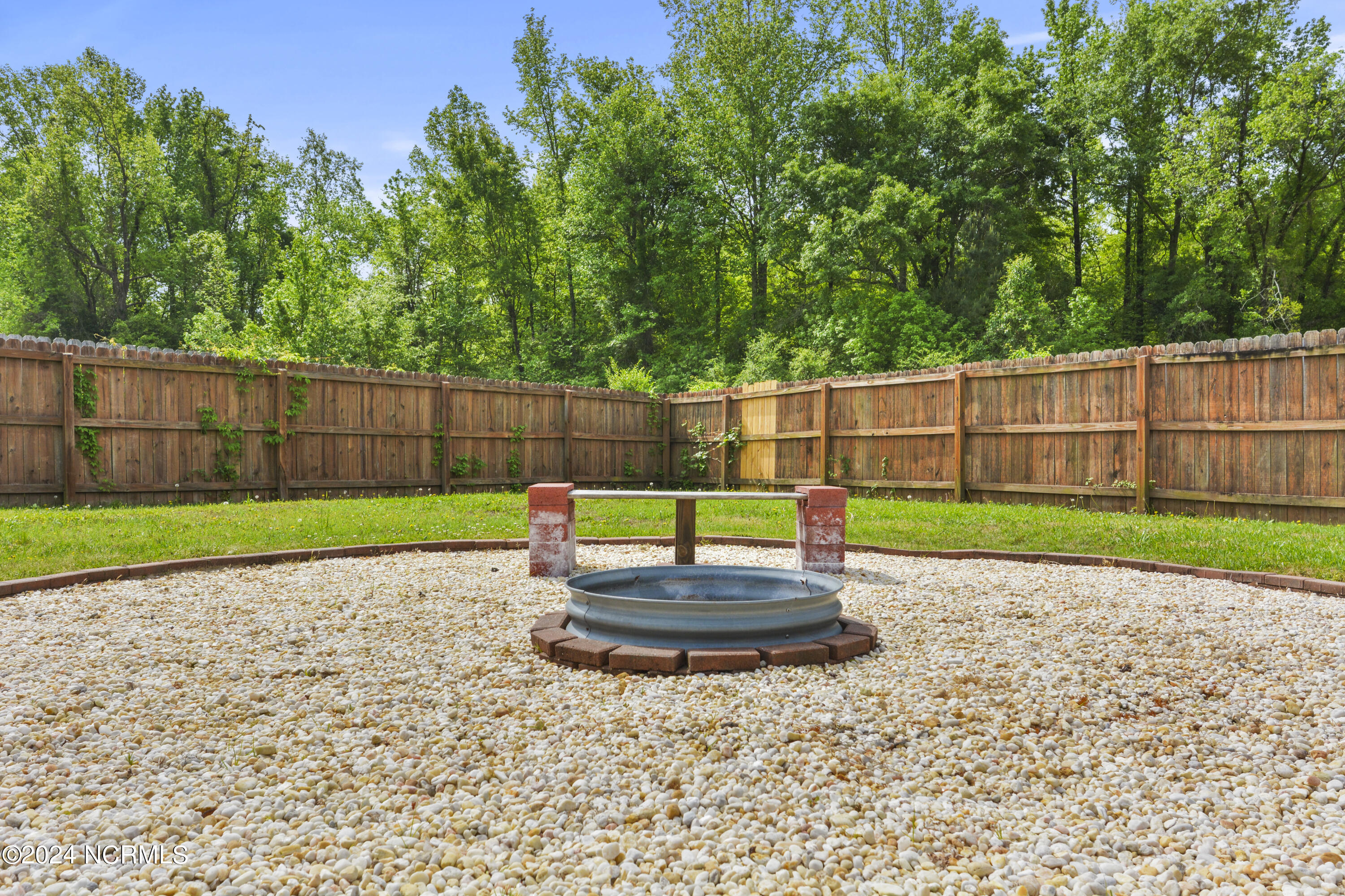 100566117 | Photo 43