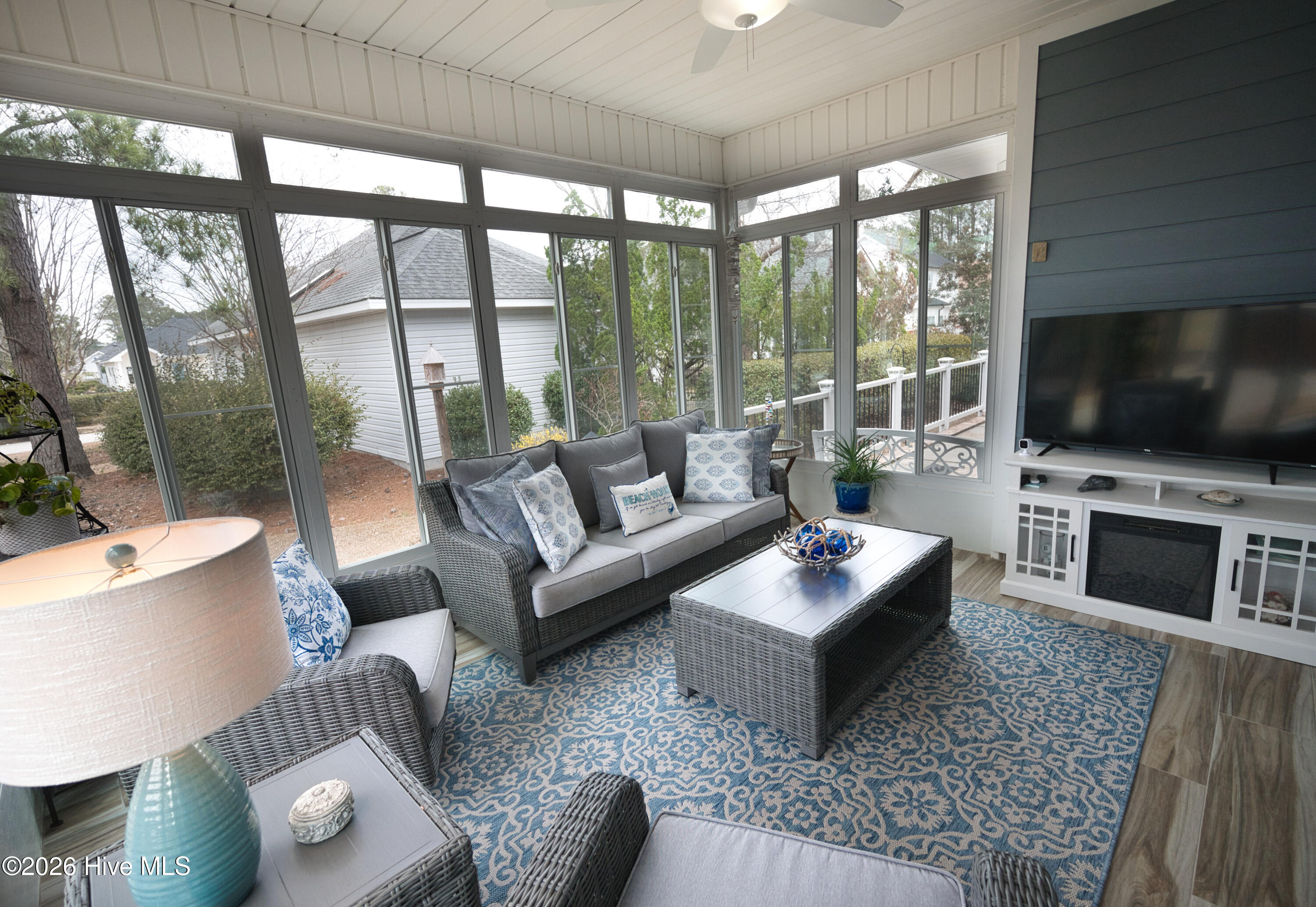 100558044 | Photo 36