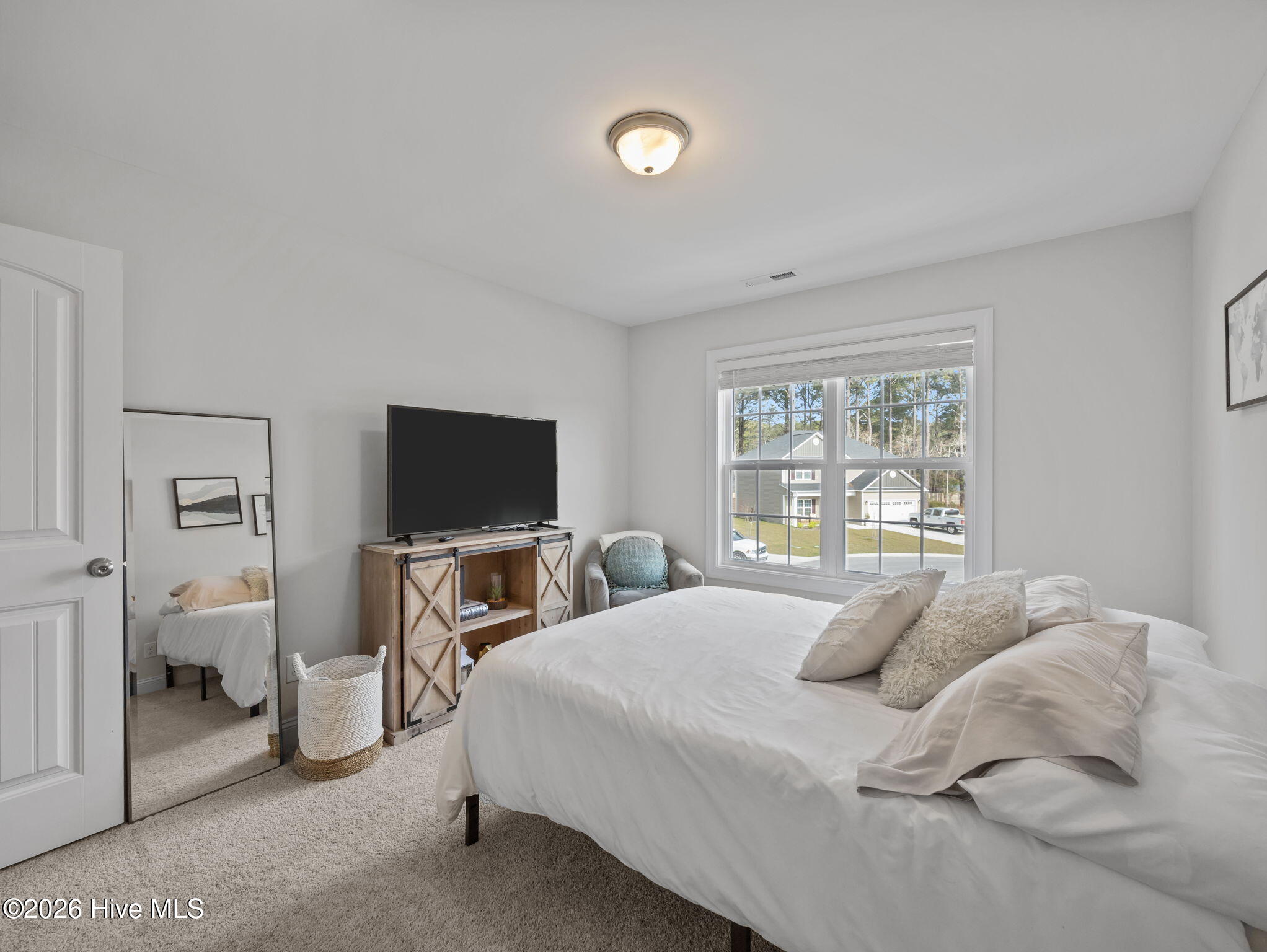 100563779 | Photo 33