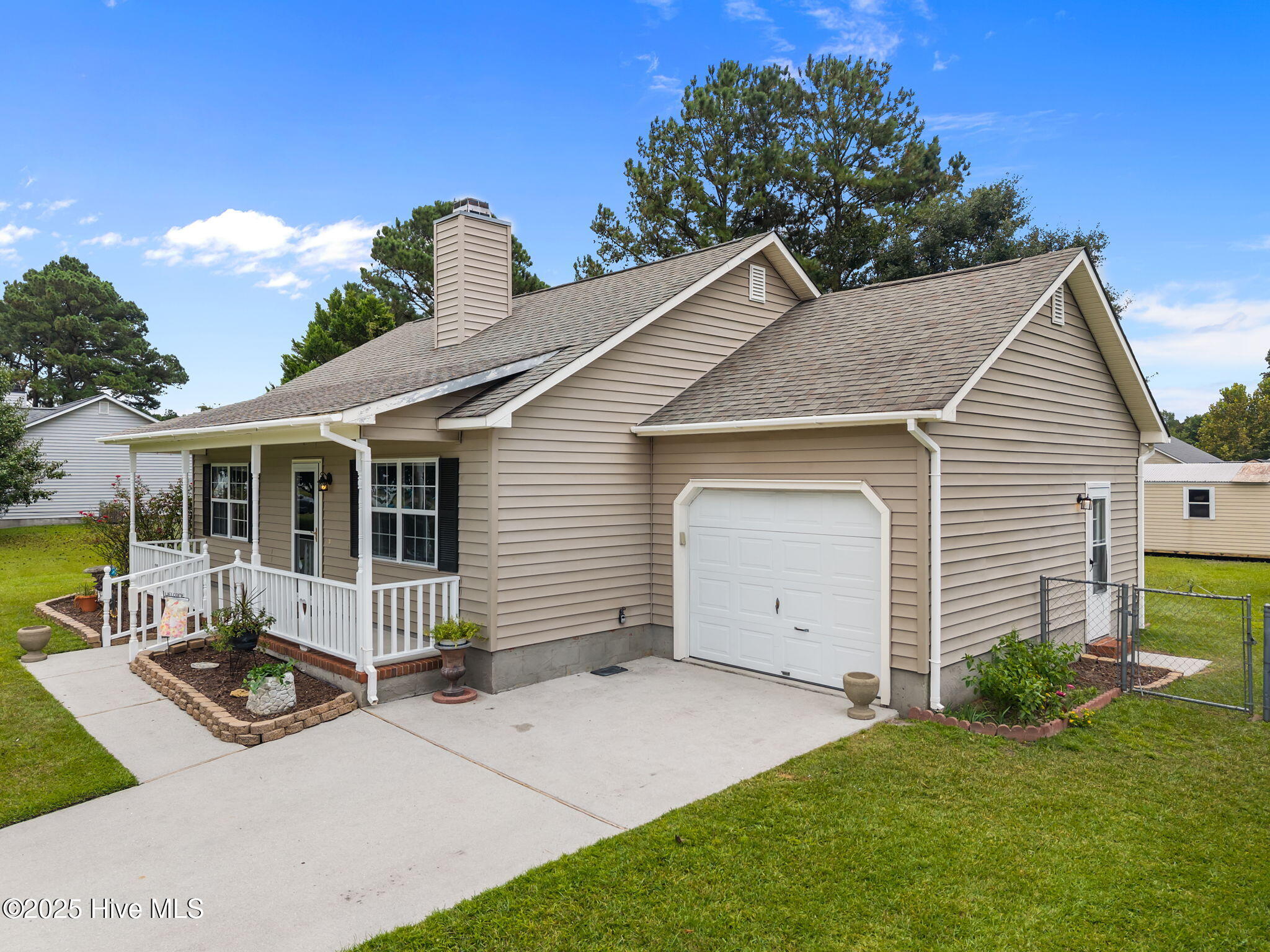 513 Emily Loop, Jacksonville, NC 28540 – photo 5: 28-web-or-mls-513 Emily Loop 77