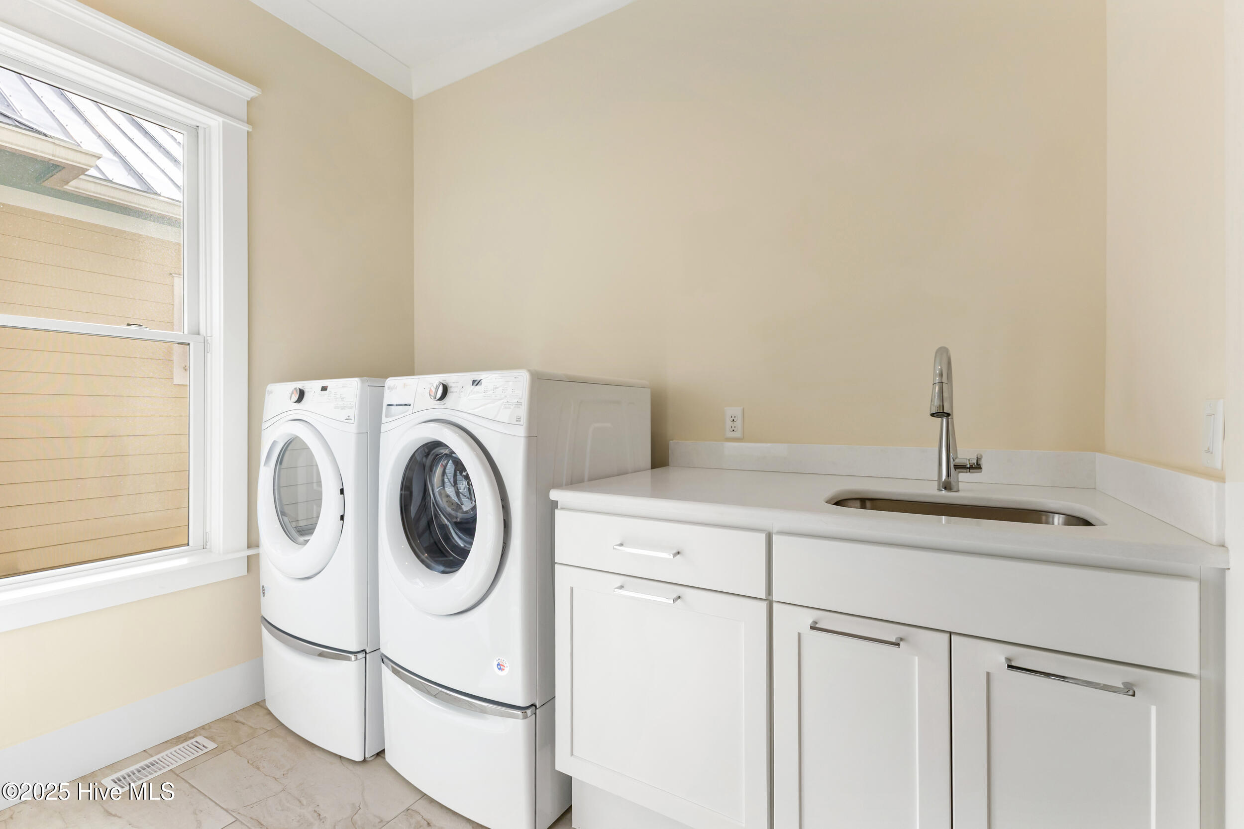 100535952 | Photo 37