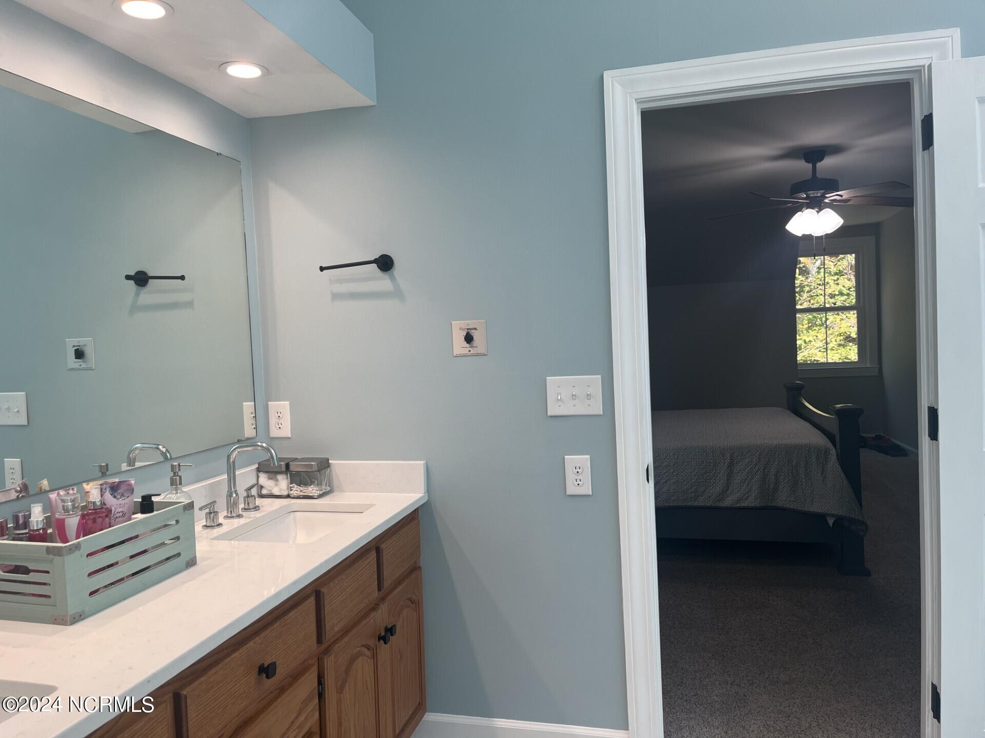 100463313 | Photo 35