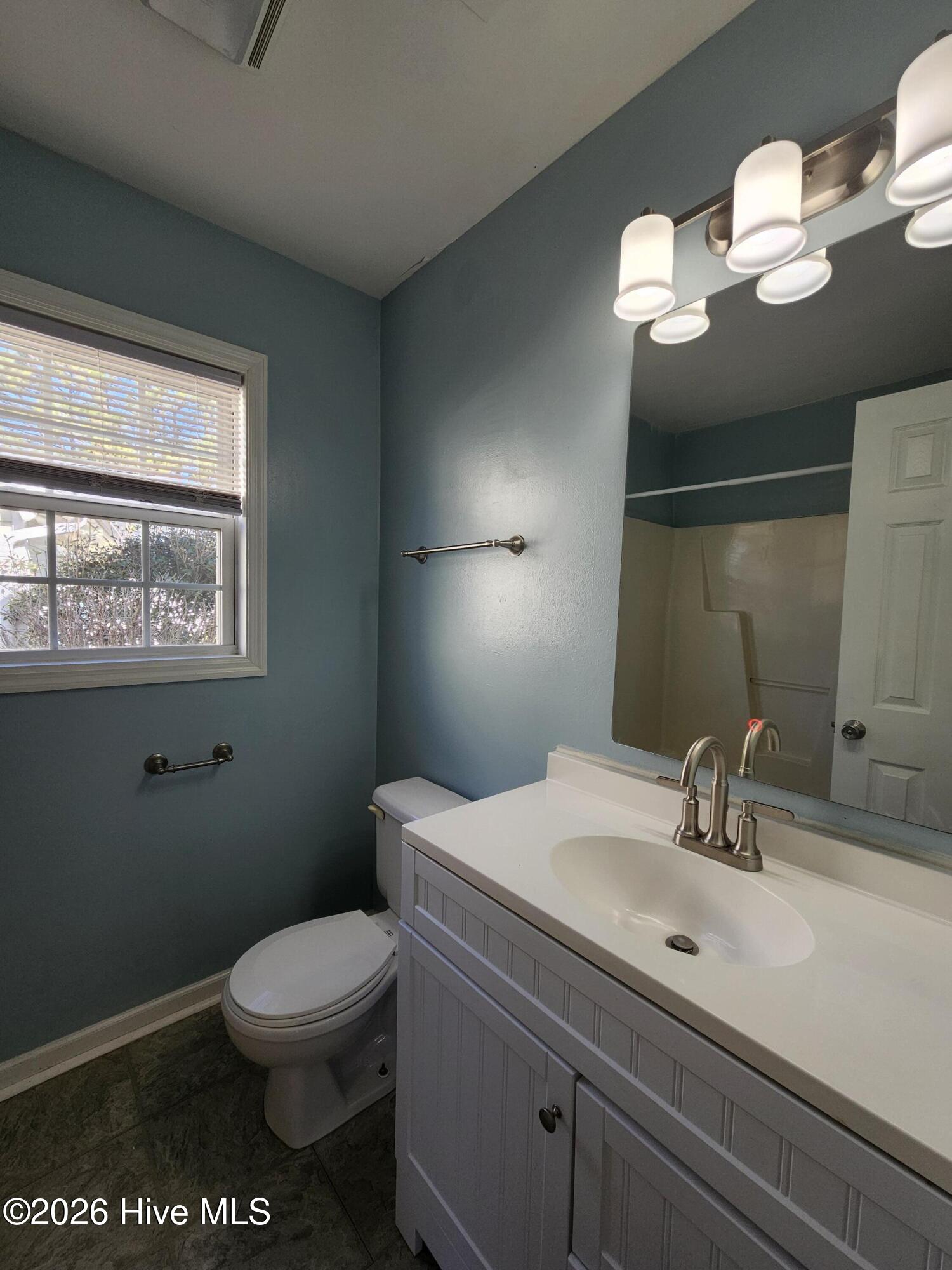 100553787 | Photo 11