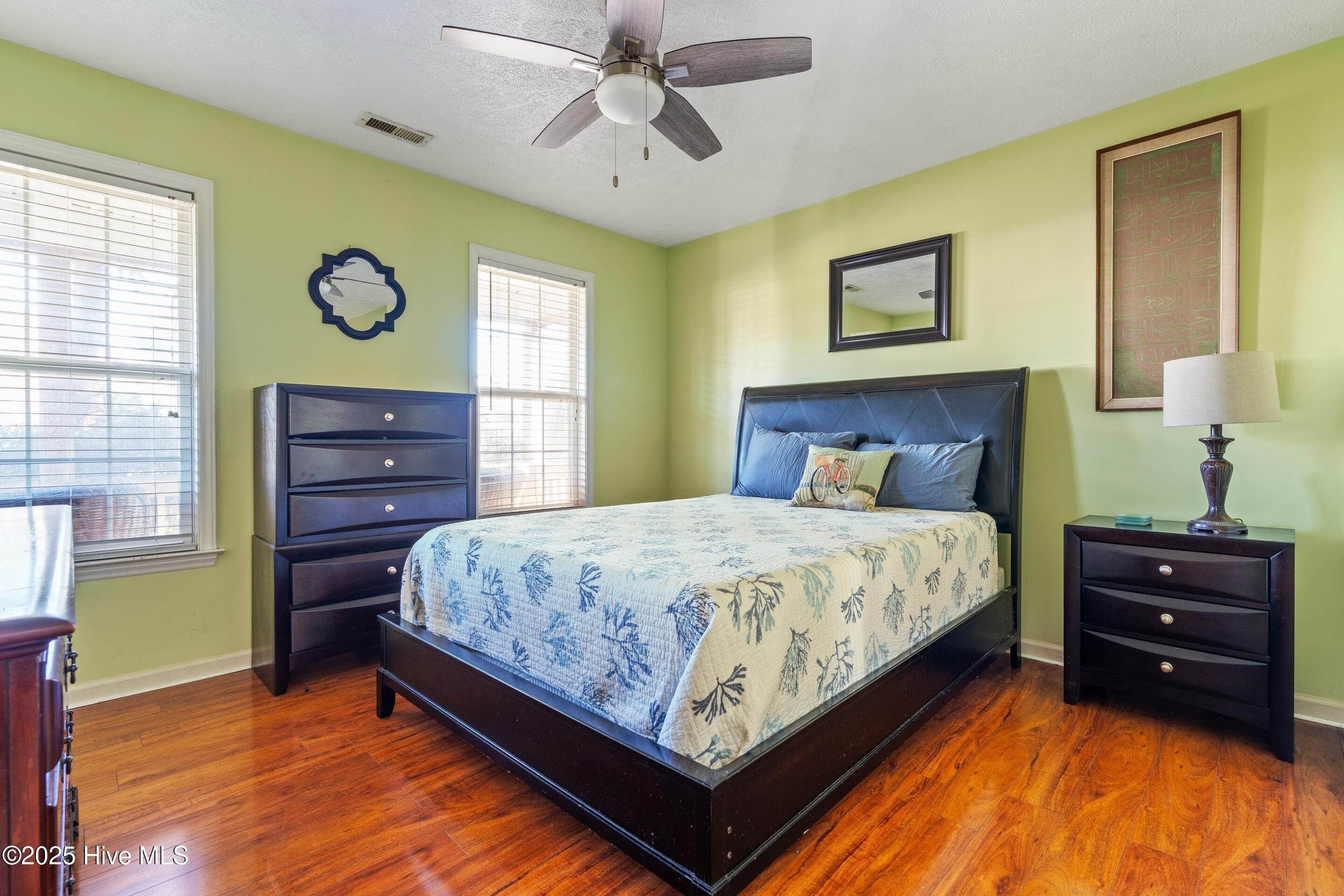 100536584 | Photo 18