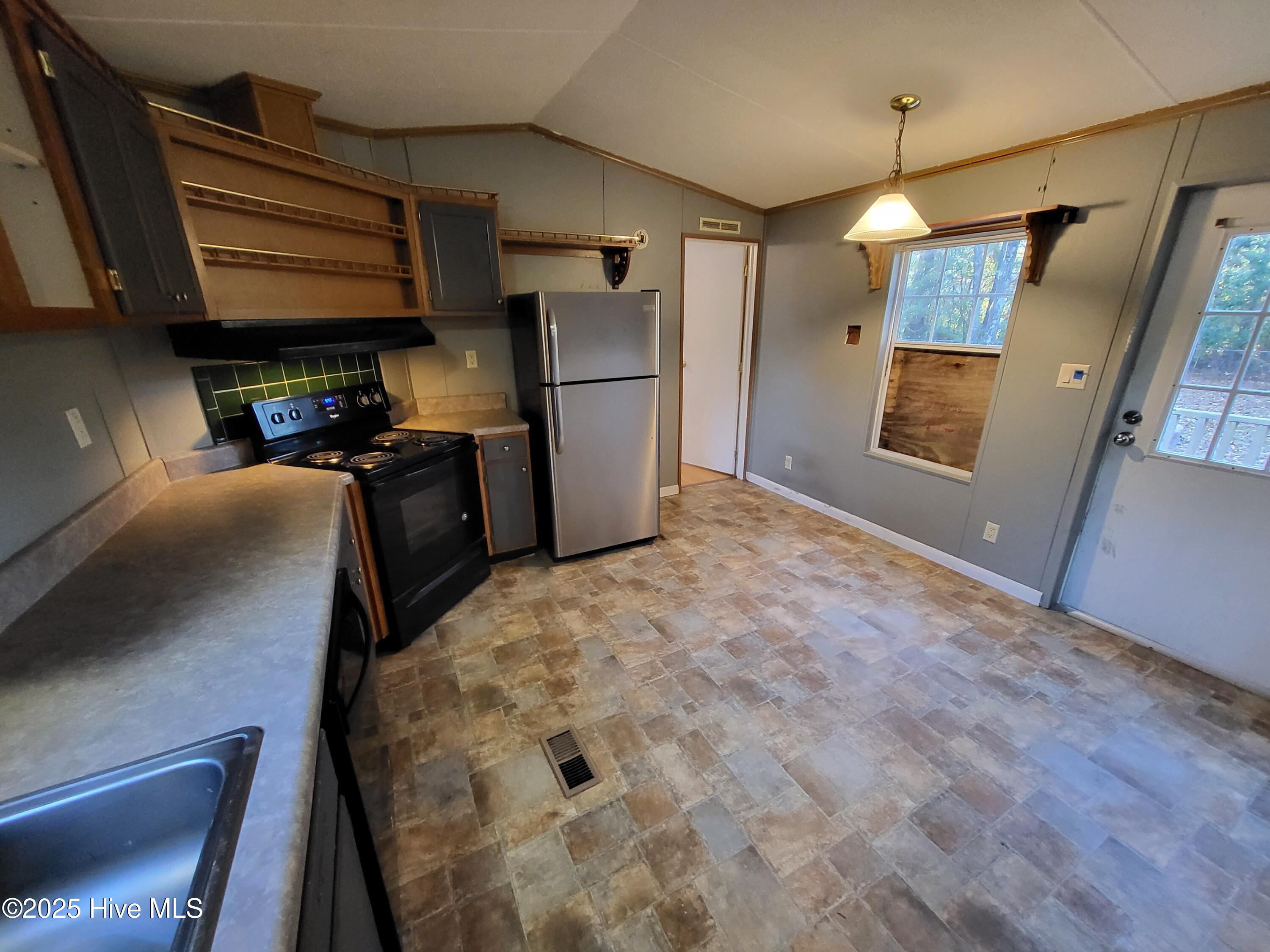 100540995 | Photo 18