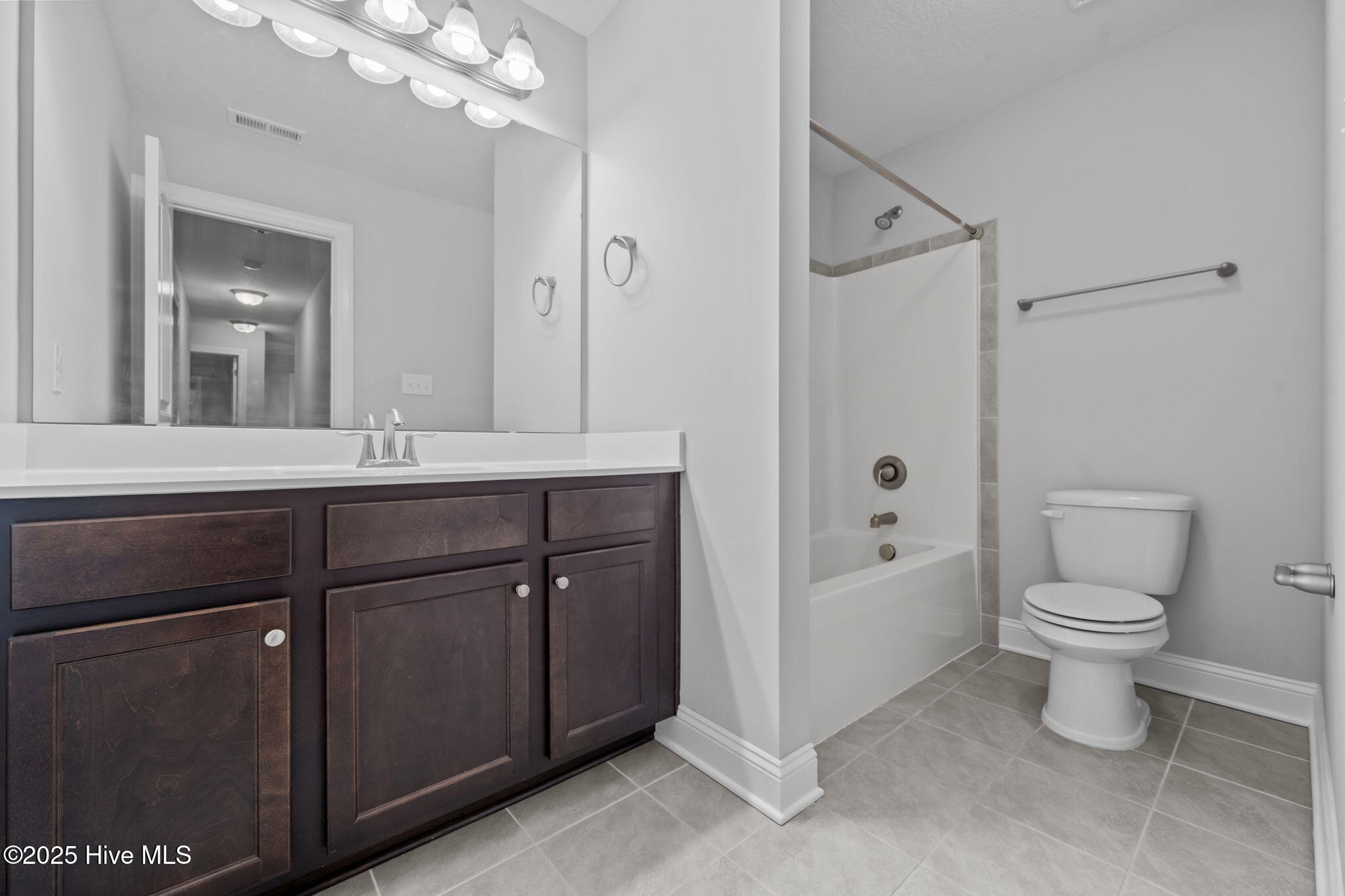 100546681 | Photo 44