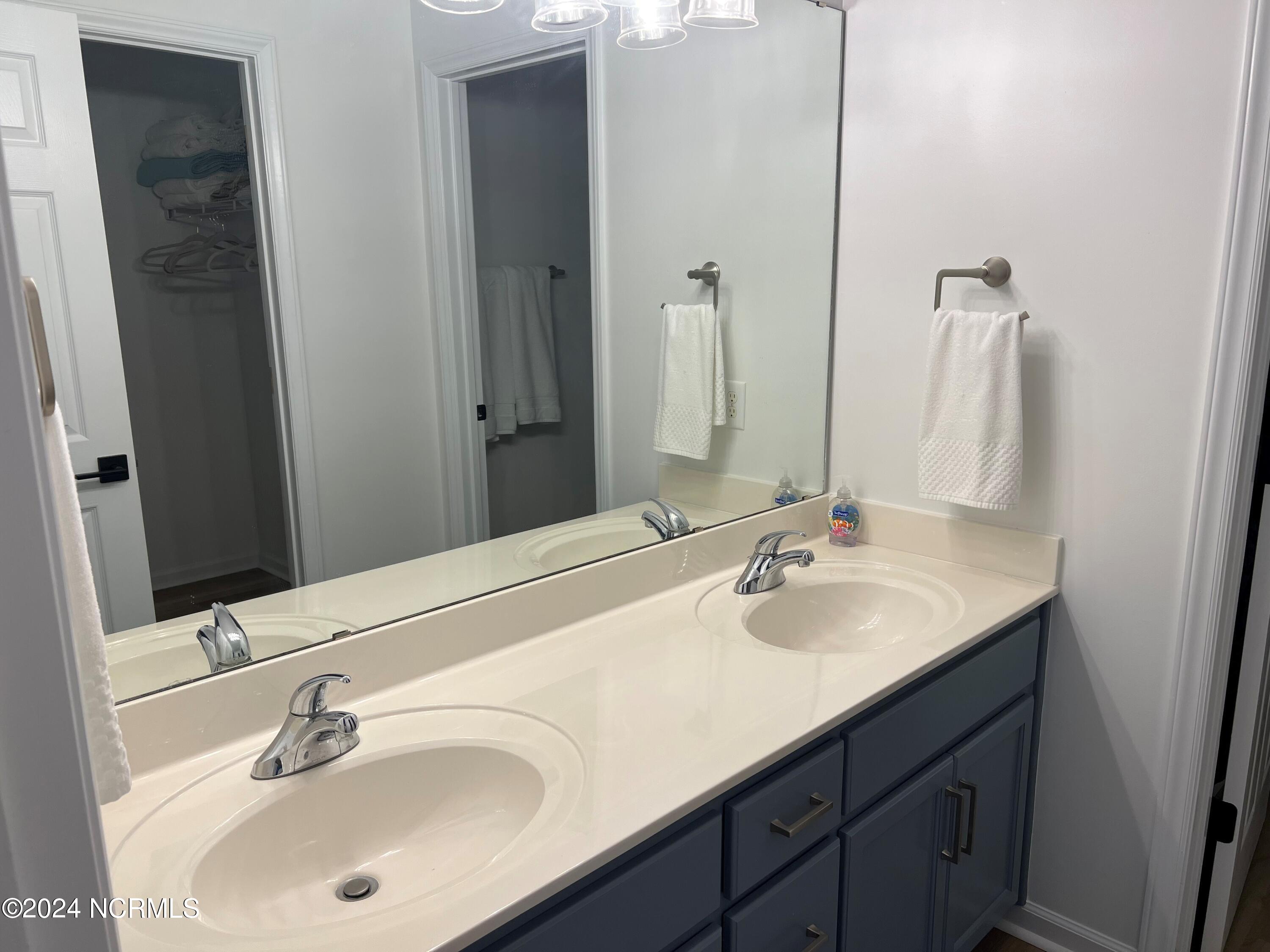 100560867 | Photo 20