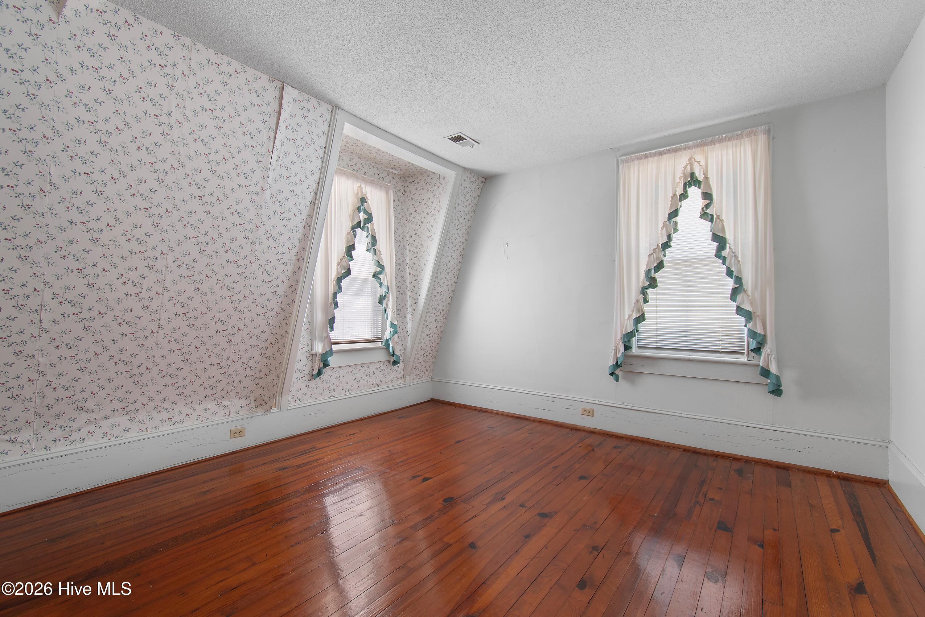 100566206 | Photo 49