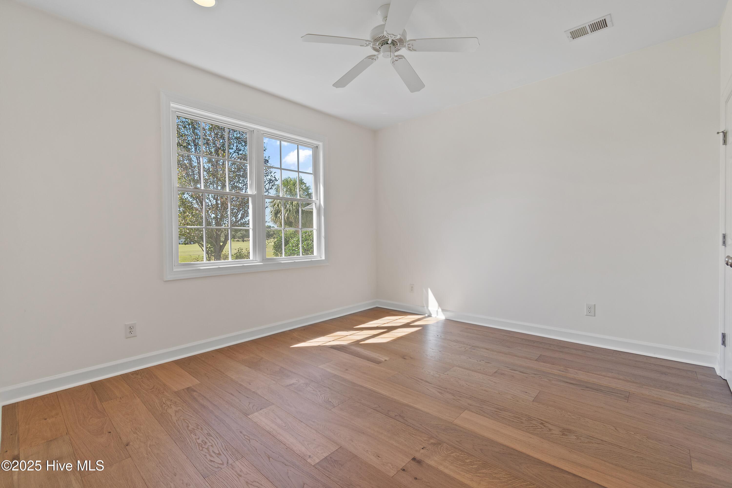 100537823 | Photo 40