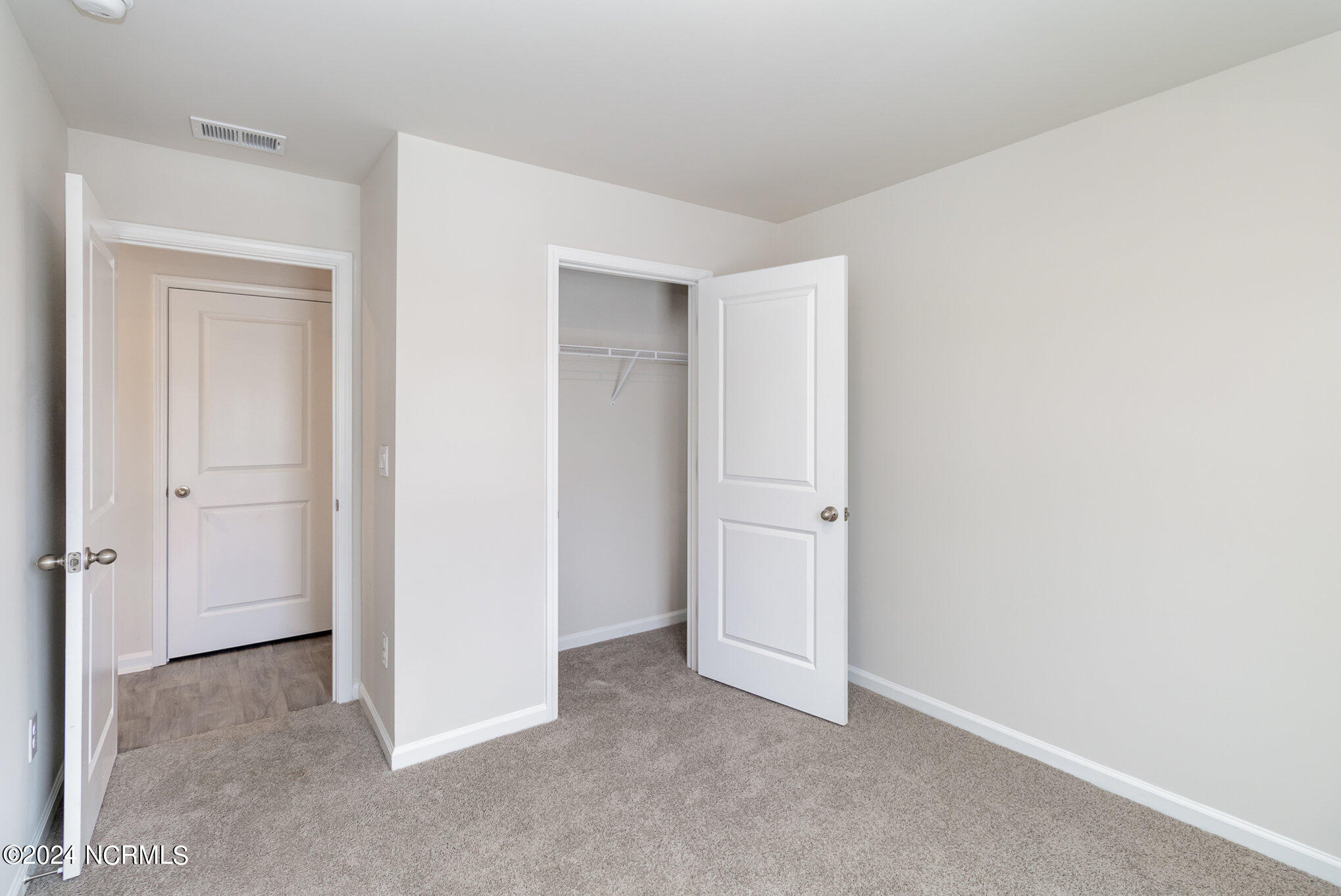 100548926 | Photo 14