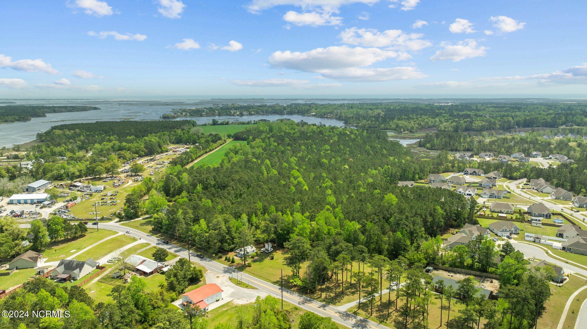 517 Queens Creek Road, Hubert, NC, 28539