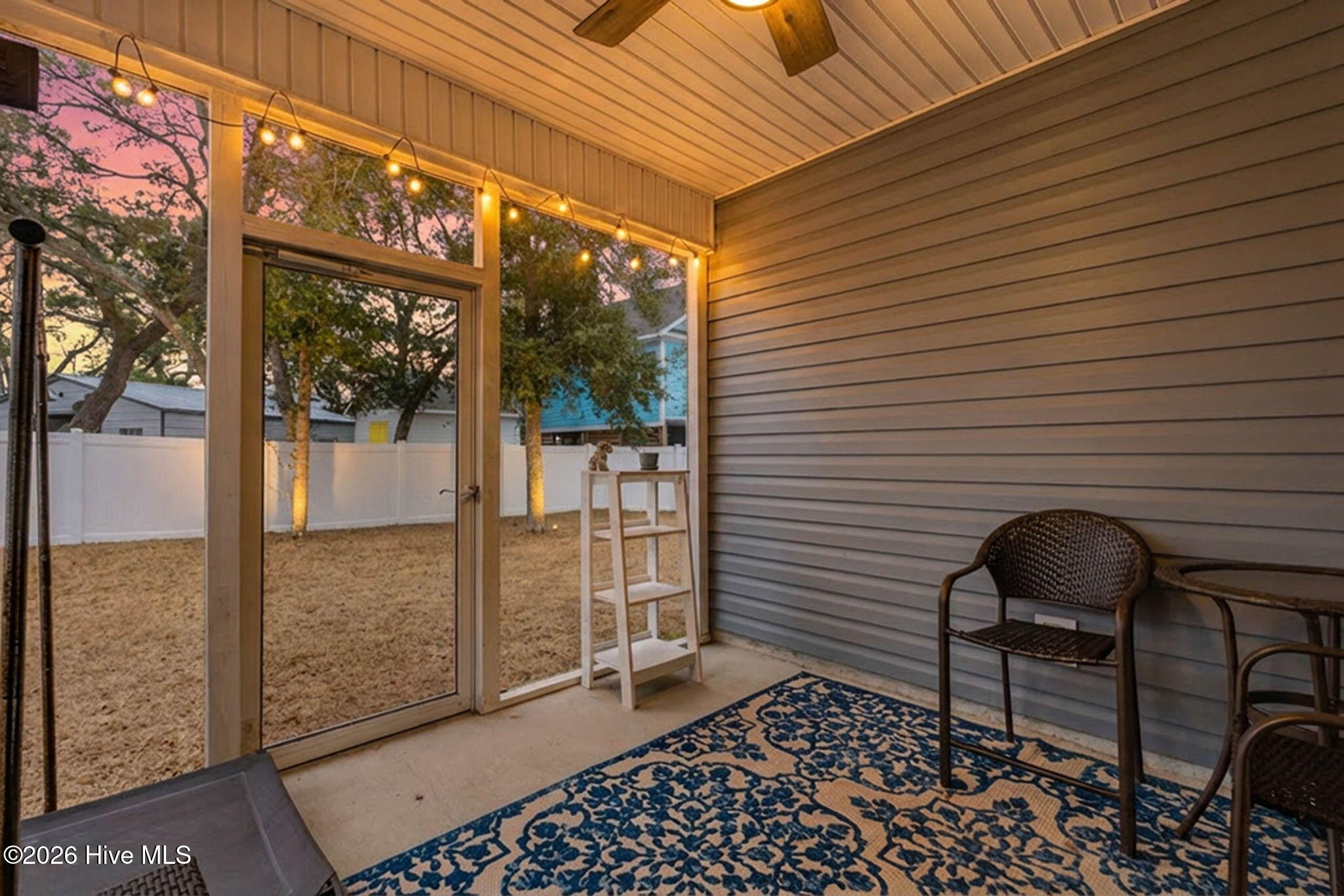 100557627 | Photo 28