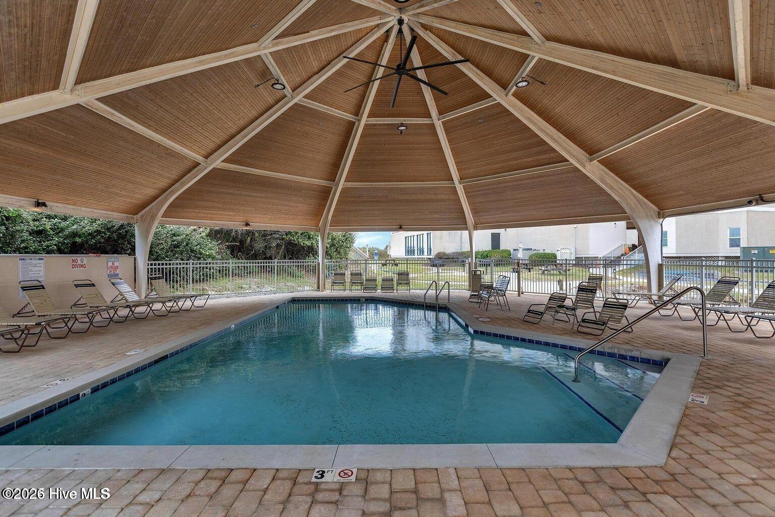 100564198 | Photo 36