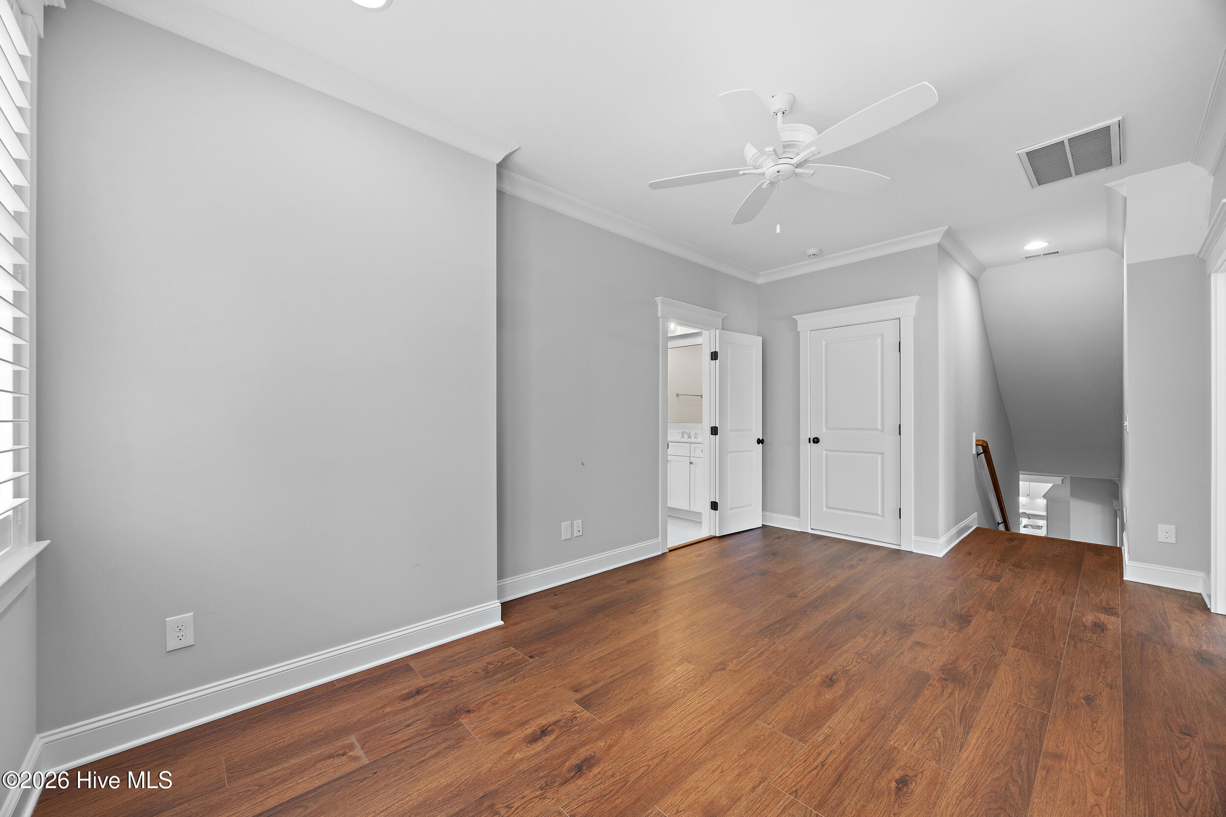 100569354 | Photo 55