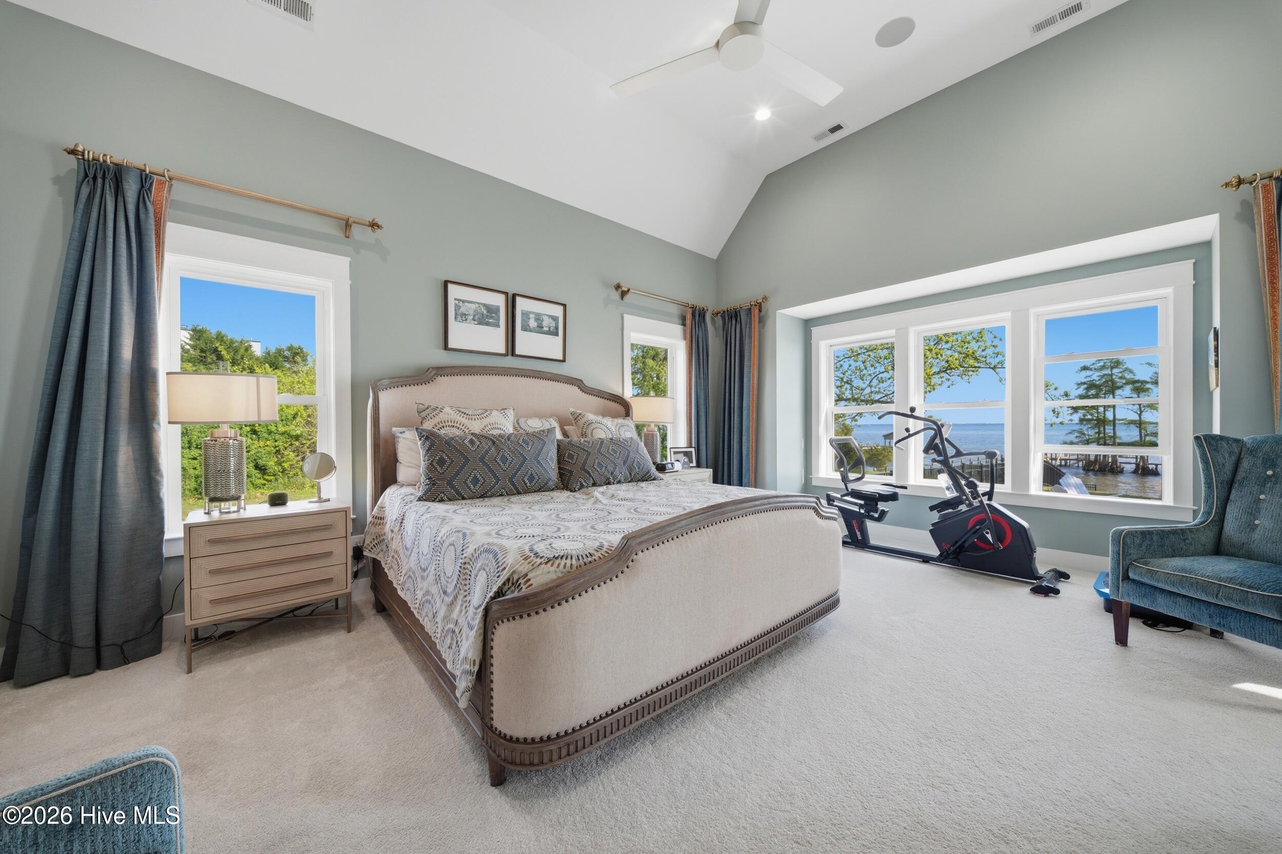Master Bedroom Waterviews