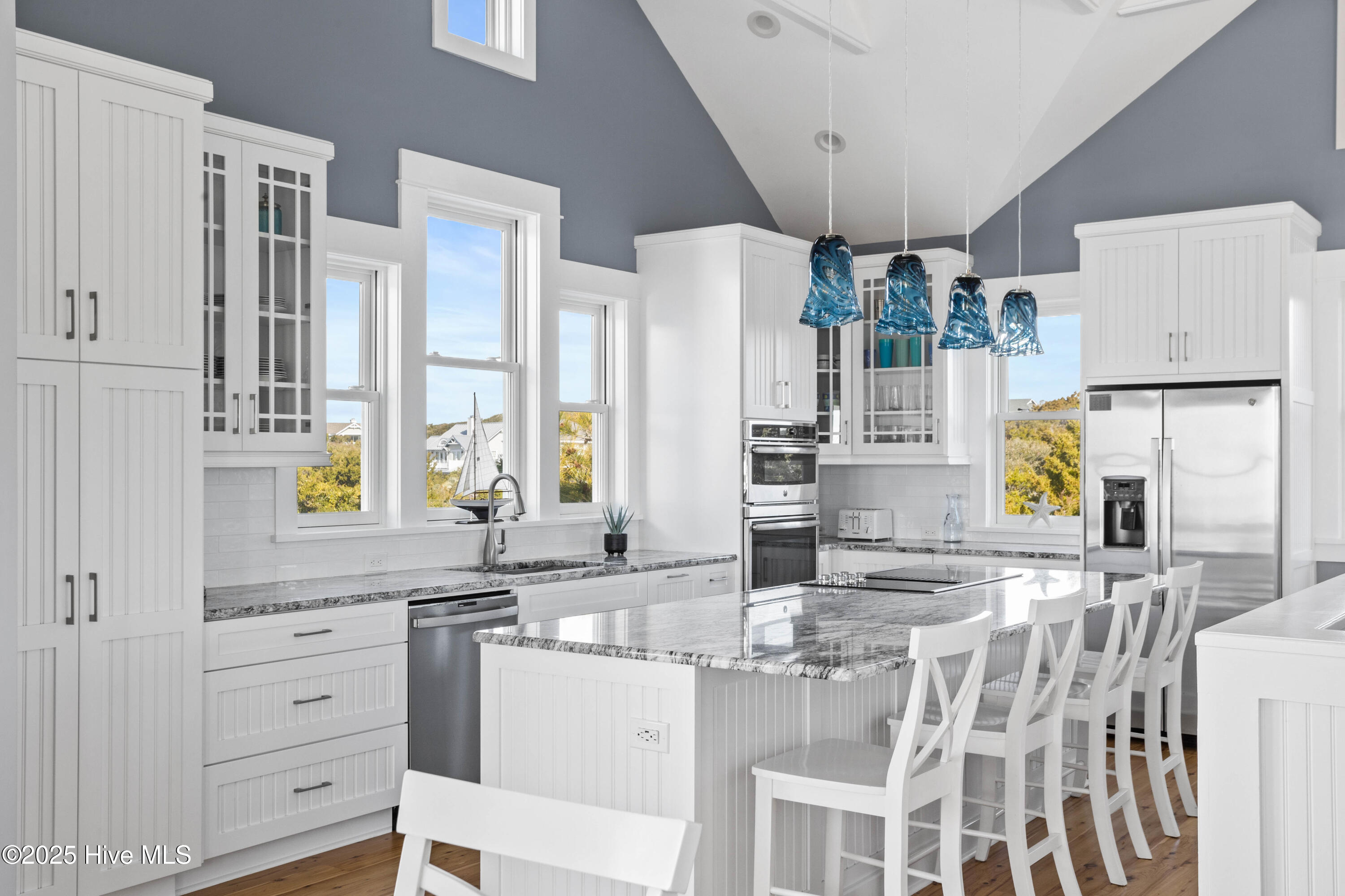 100494398 | Photo 24