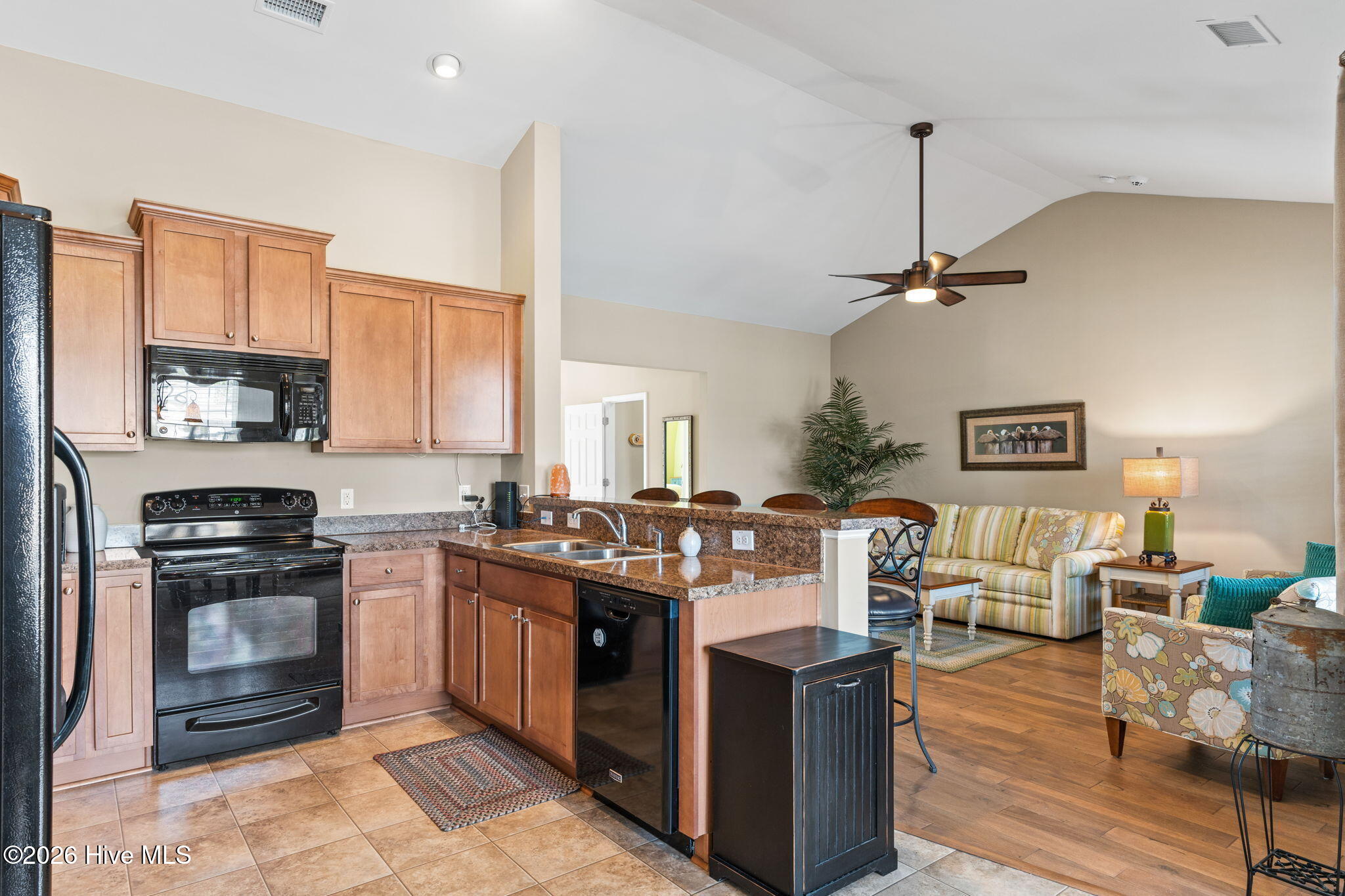 100553647 | Photo 15