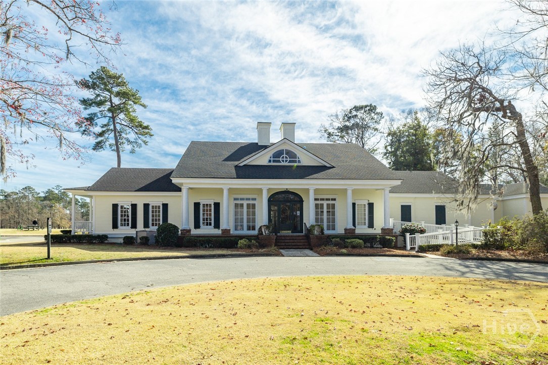 Southbridge Savannah Golf Club has a Vickery's Grill, open to the public for lunch and other events. Pro shop to the left