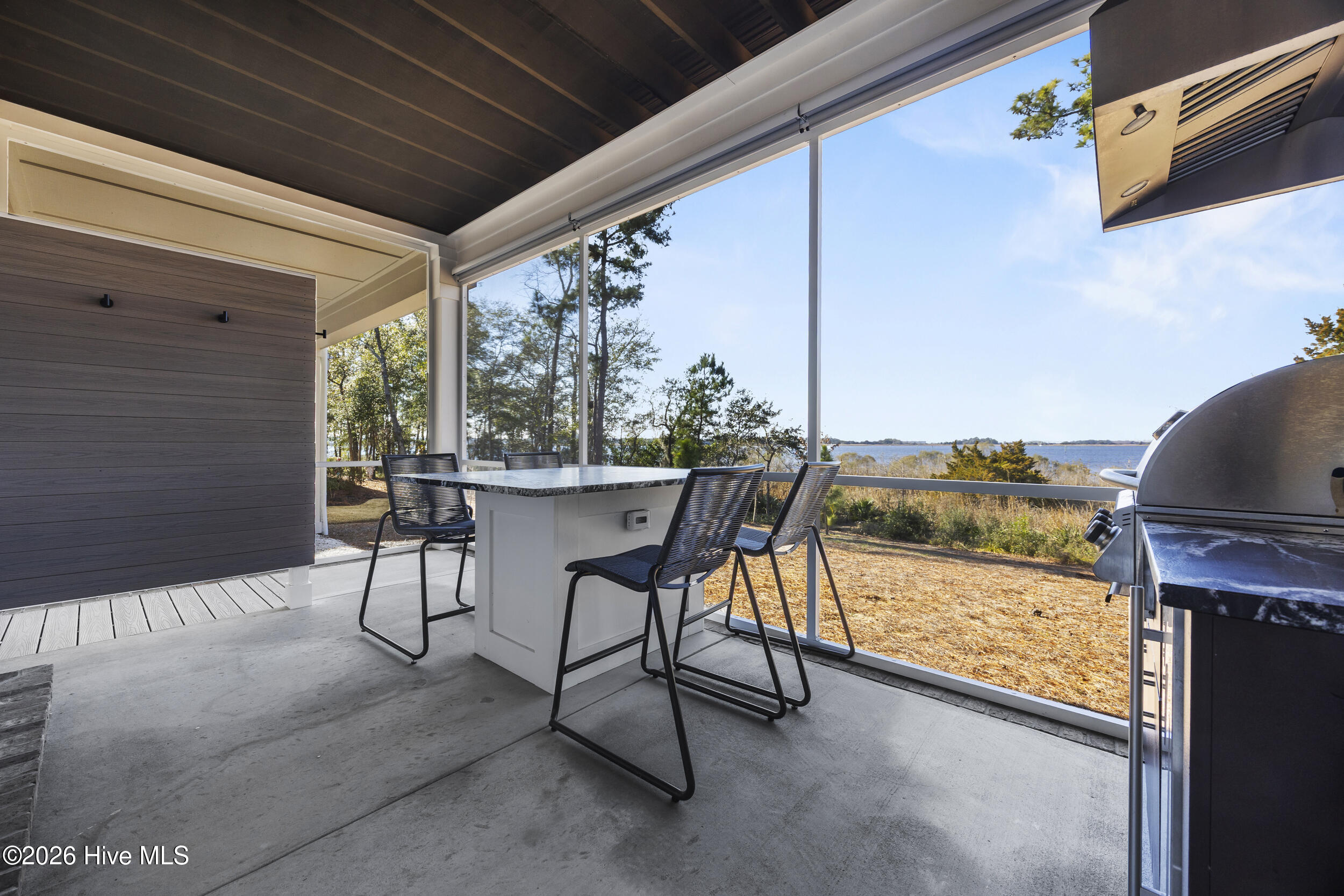 100553352 | Photo 18