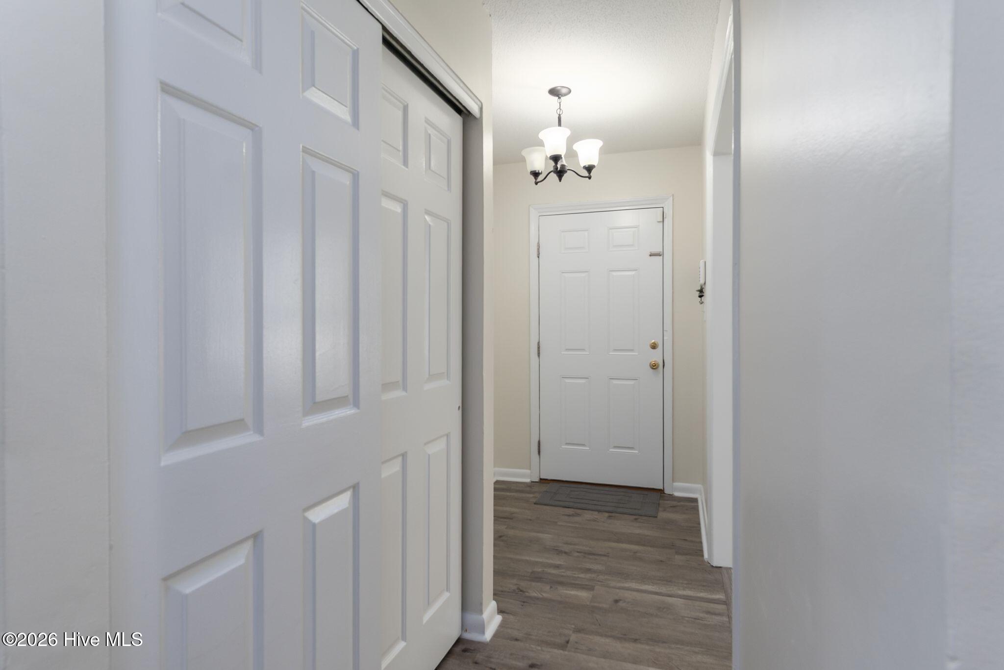 100568369 | Photo 11