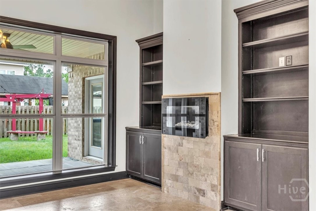 Living Room Built-ins with gas fireplace in betwee