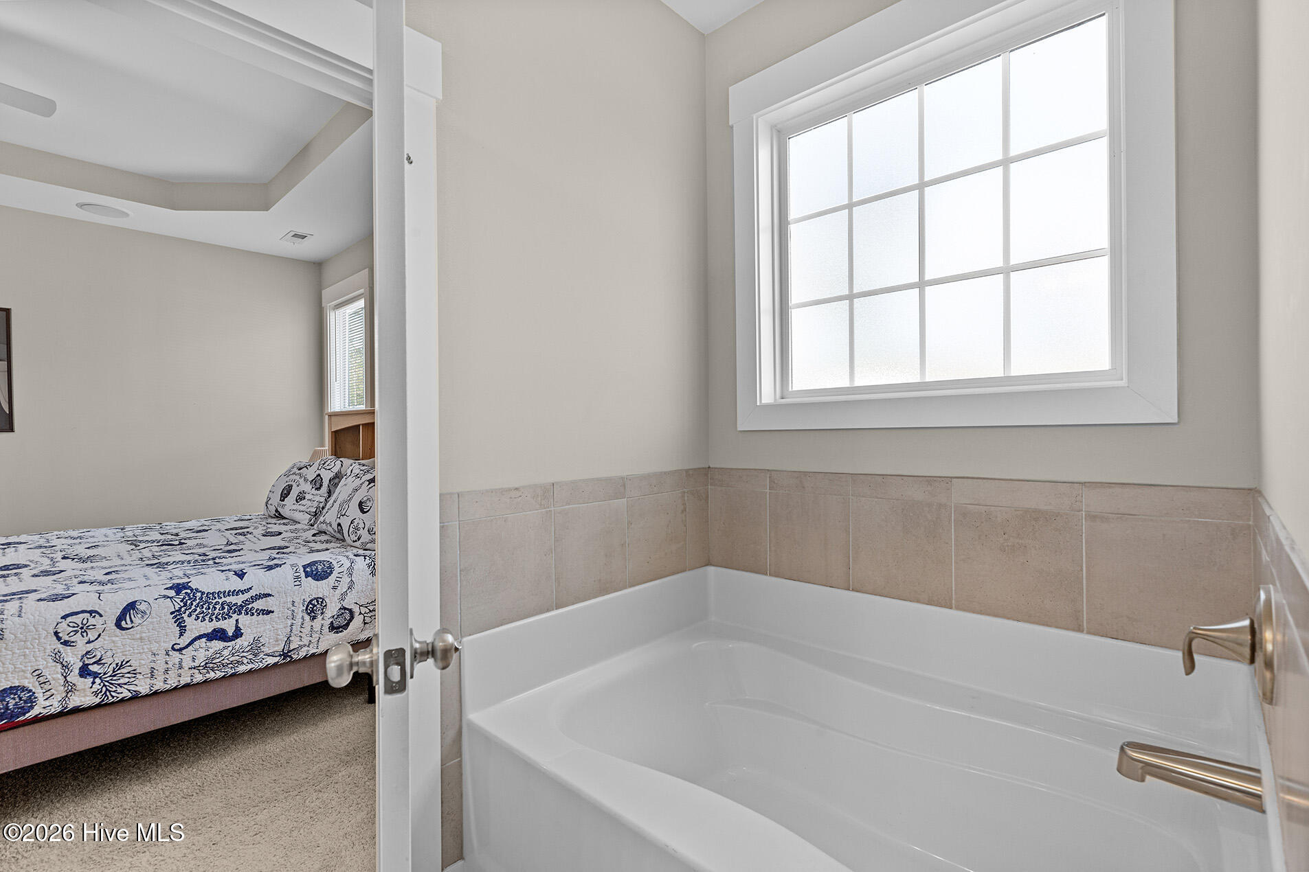 100550596 | Photo 25