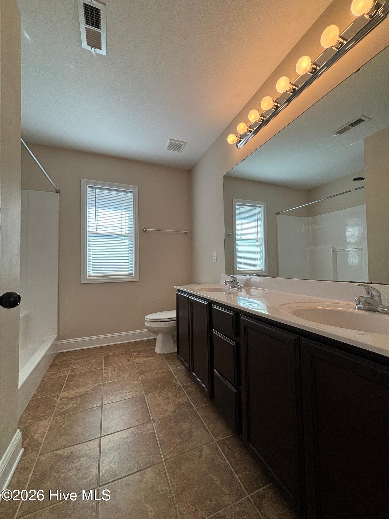 100557628 | Photo 20