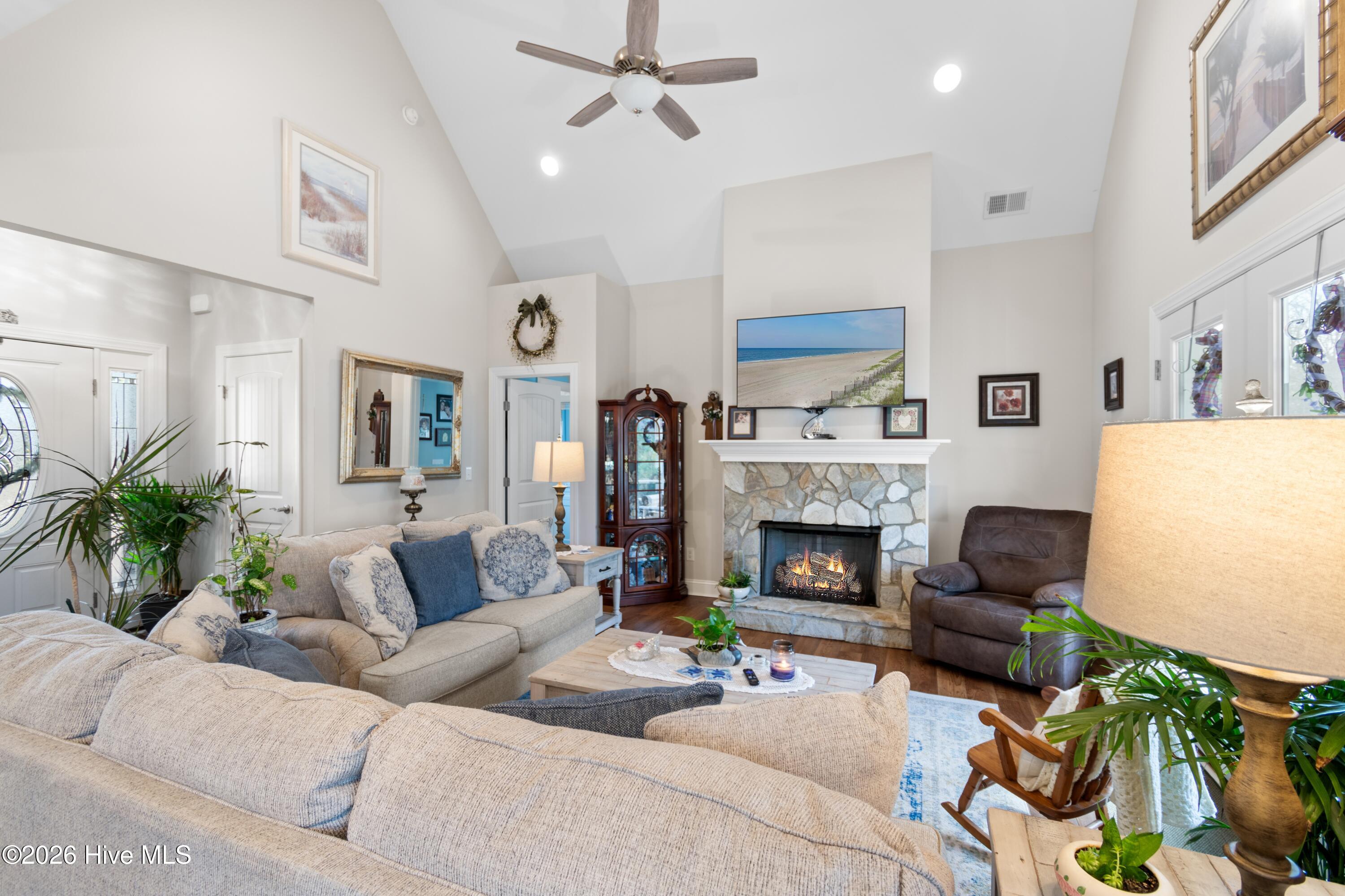 100548806 | Photo 13