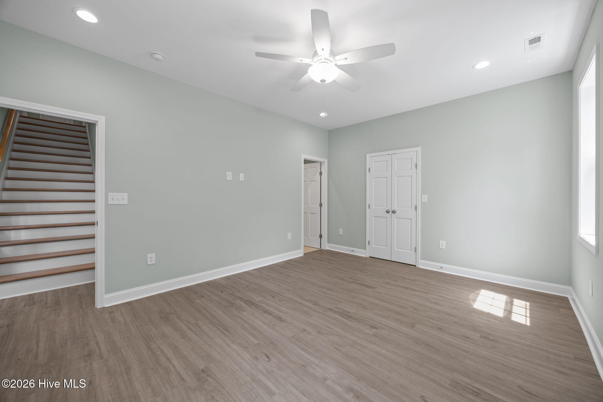 100568646 | Photo 17