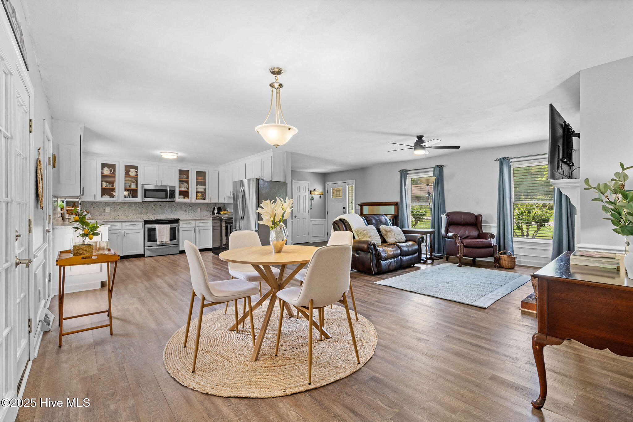 100537089 | Photo 19