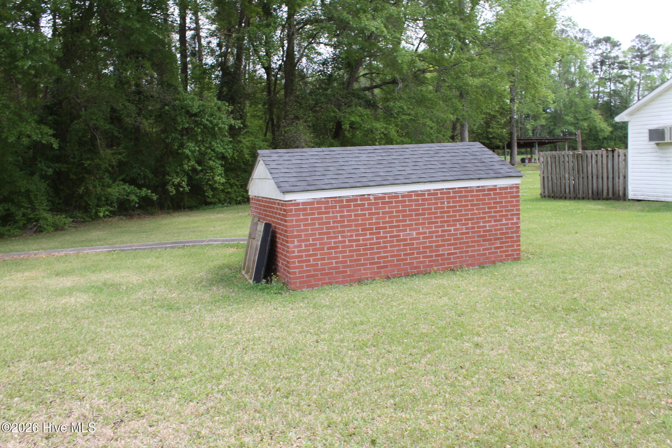 100565627 | Photo 11