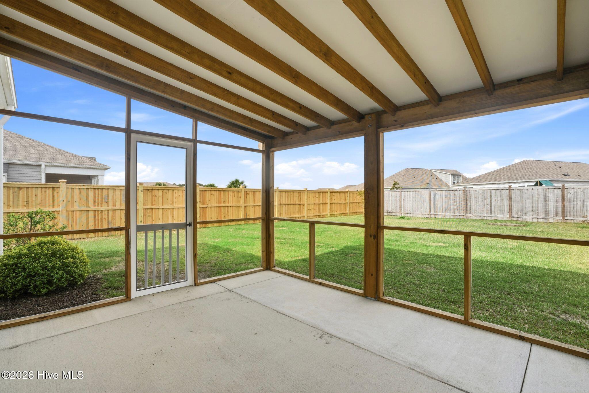 100562900 | Photo 33