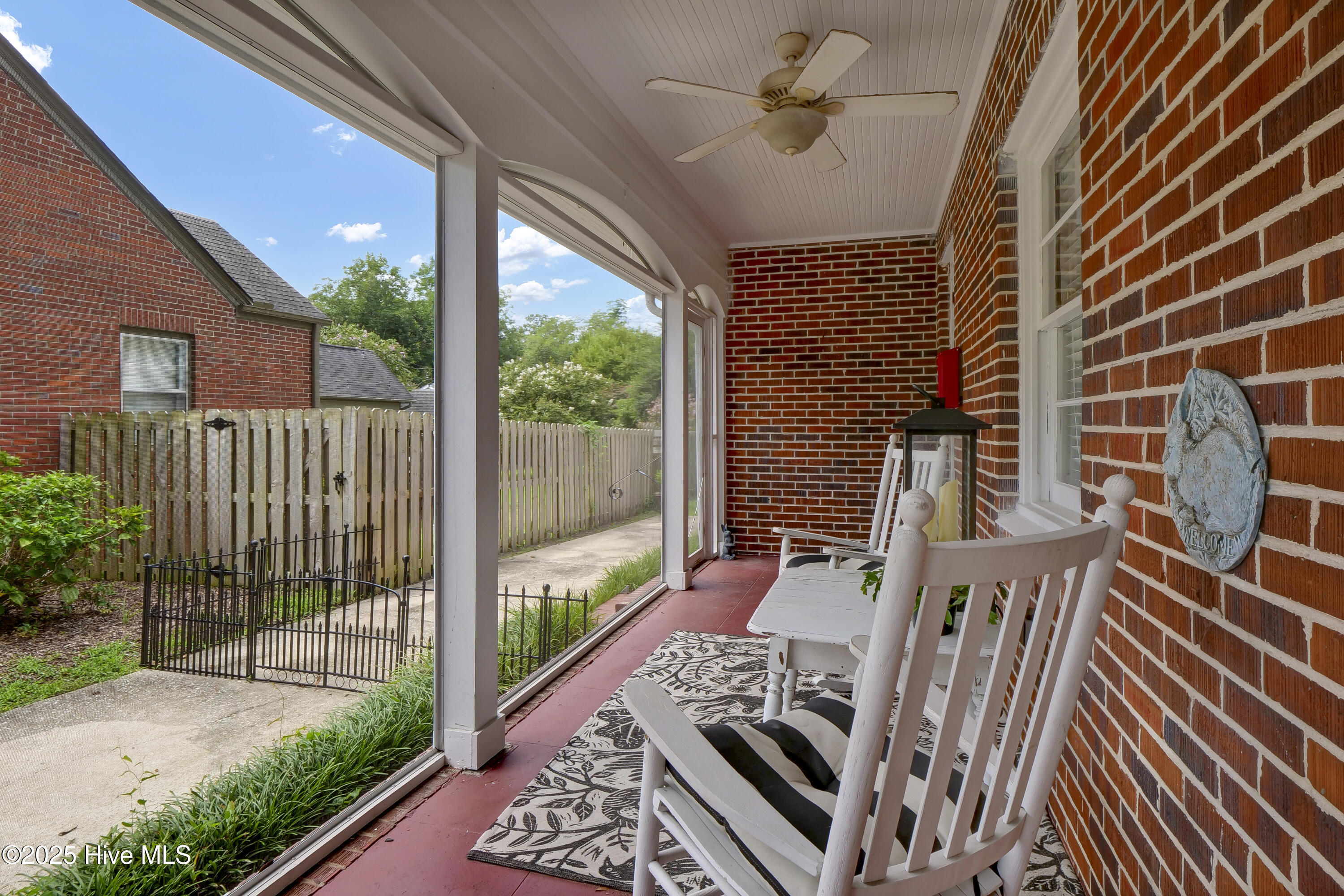 100523883 | Photo 51