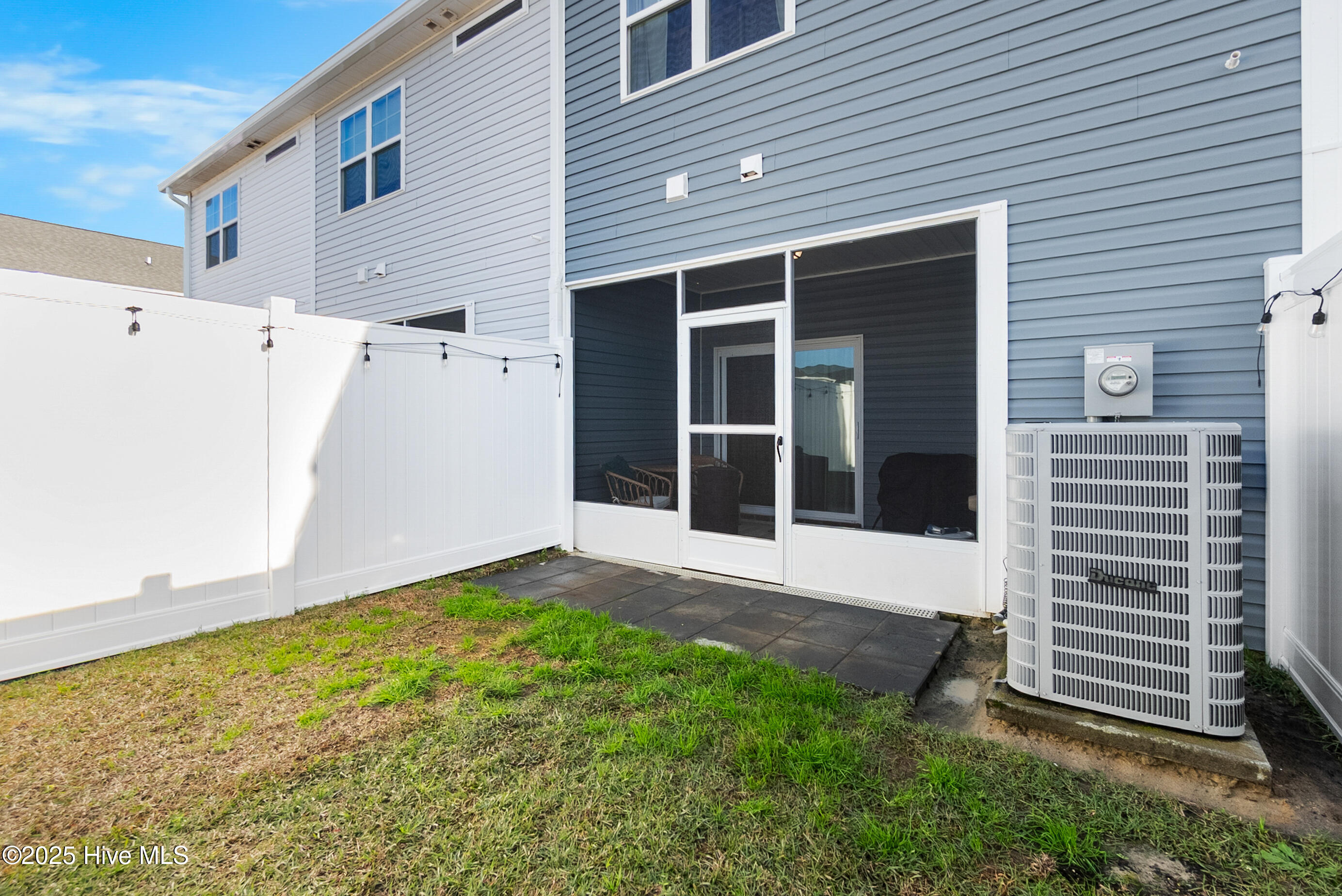 100545526 | Photo 27