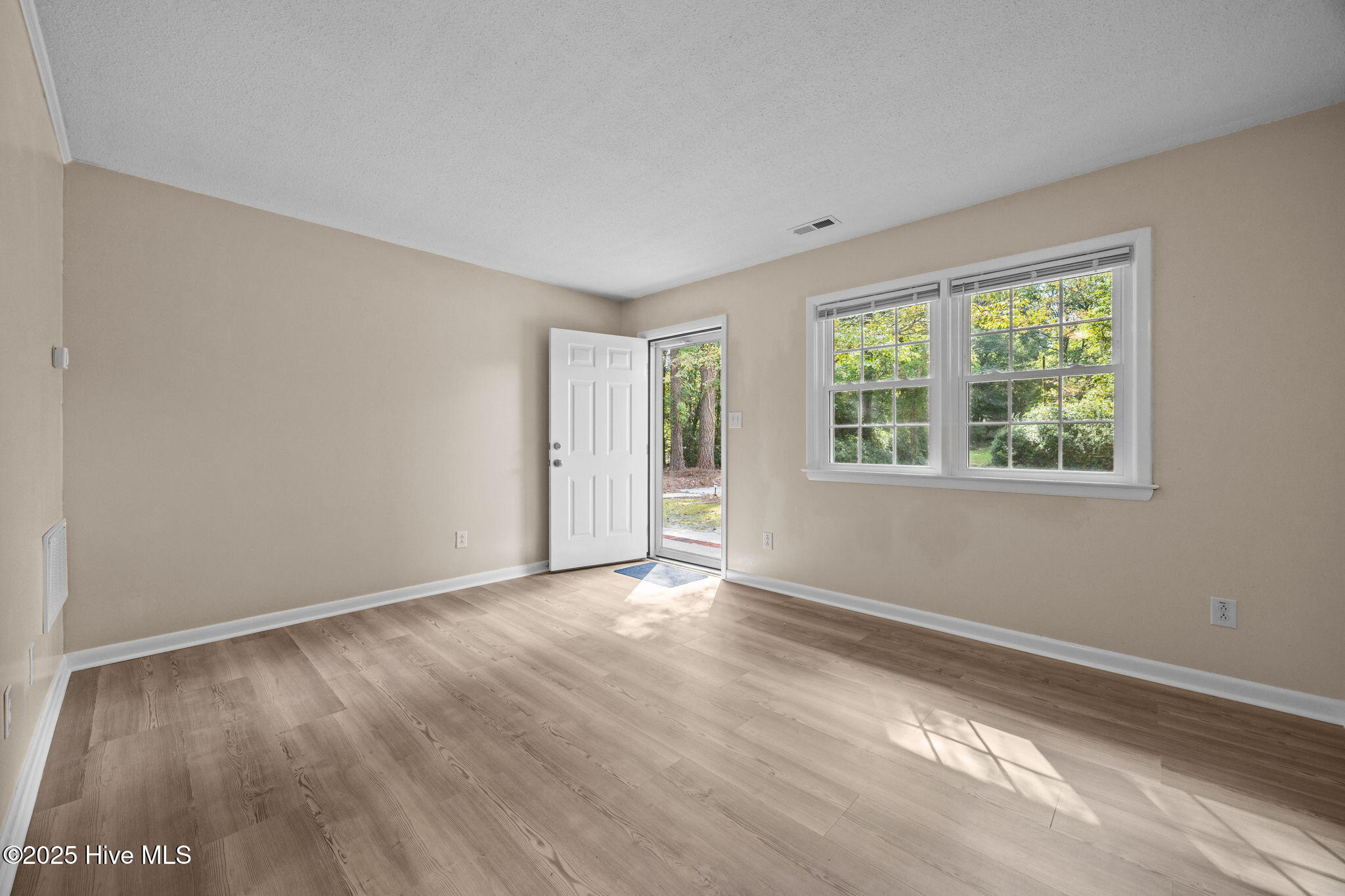 7-web-or-mls-1190 Gould Rd Unit1 12