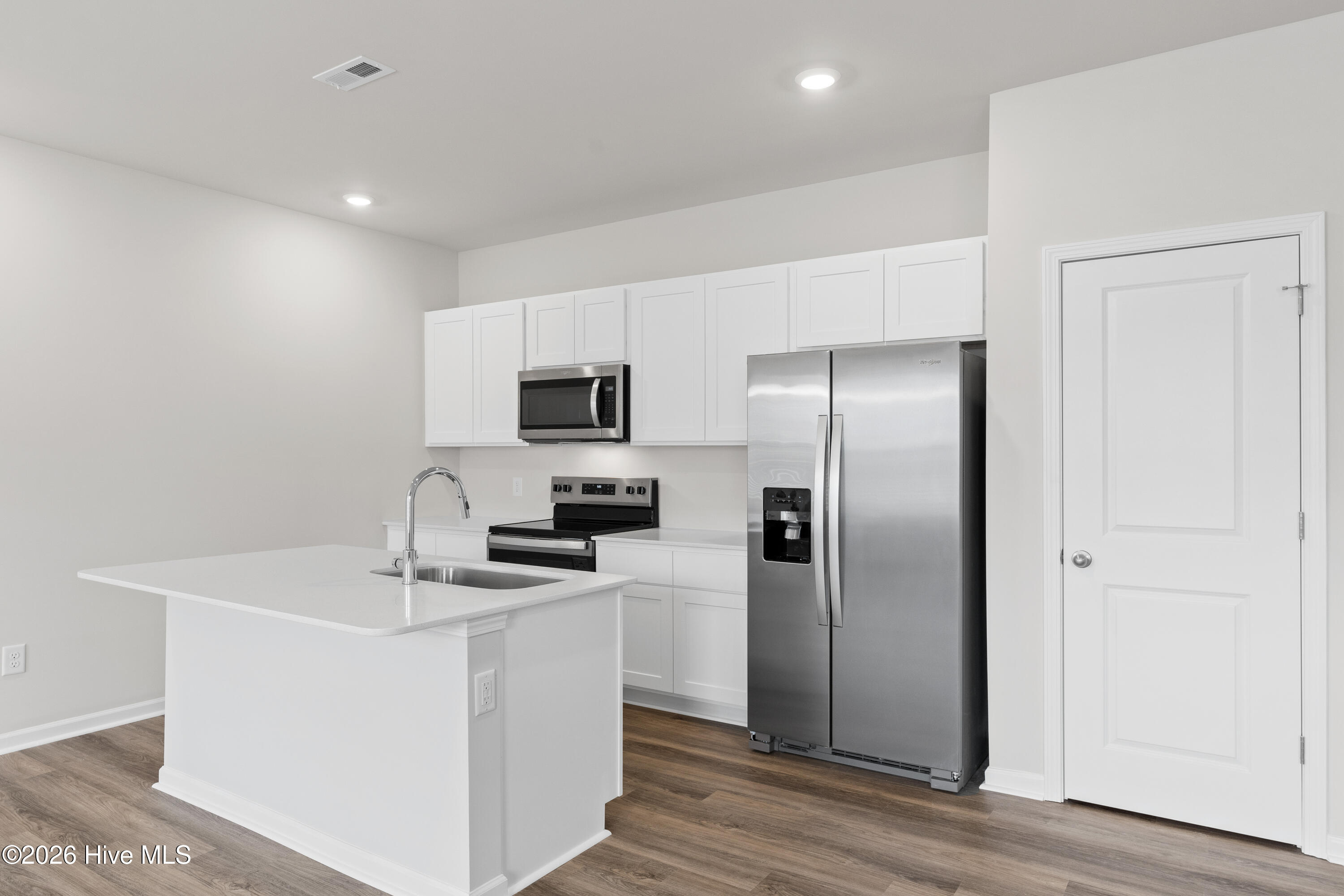 100567878 | Photo 15