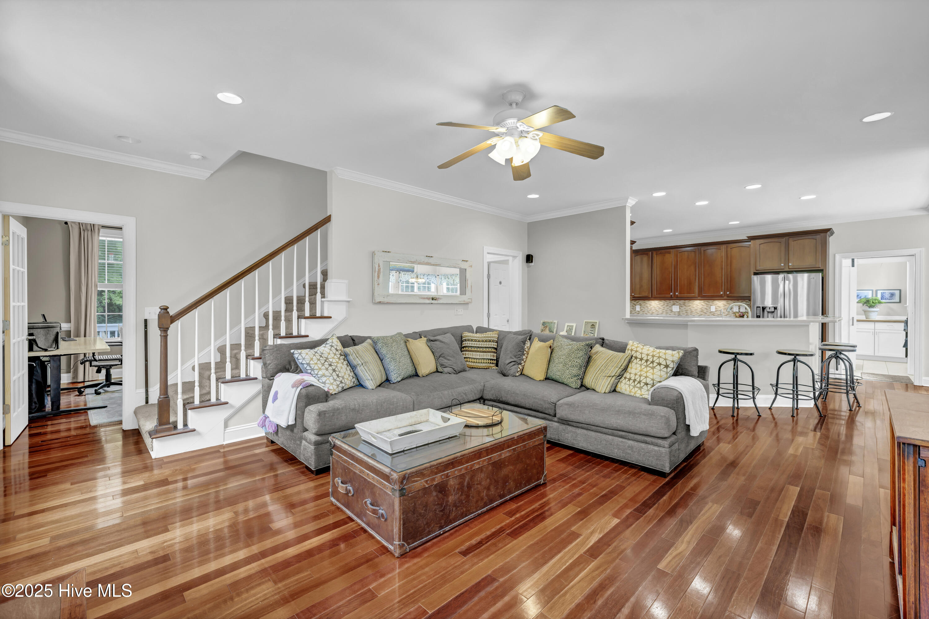 100533968 | Photo 10