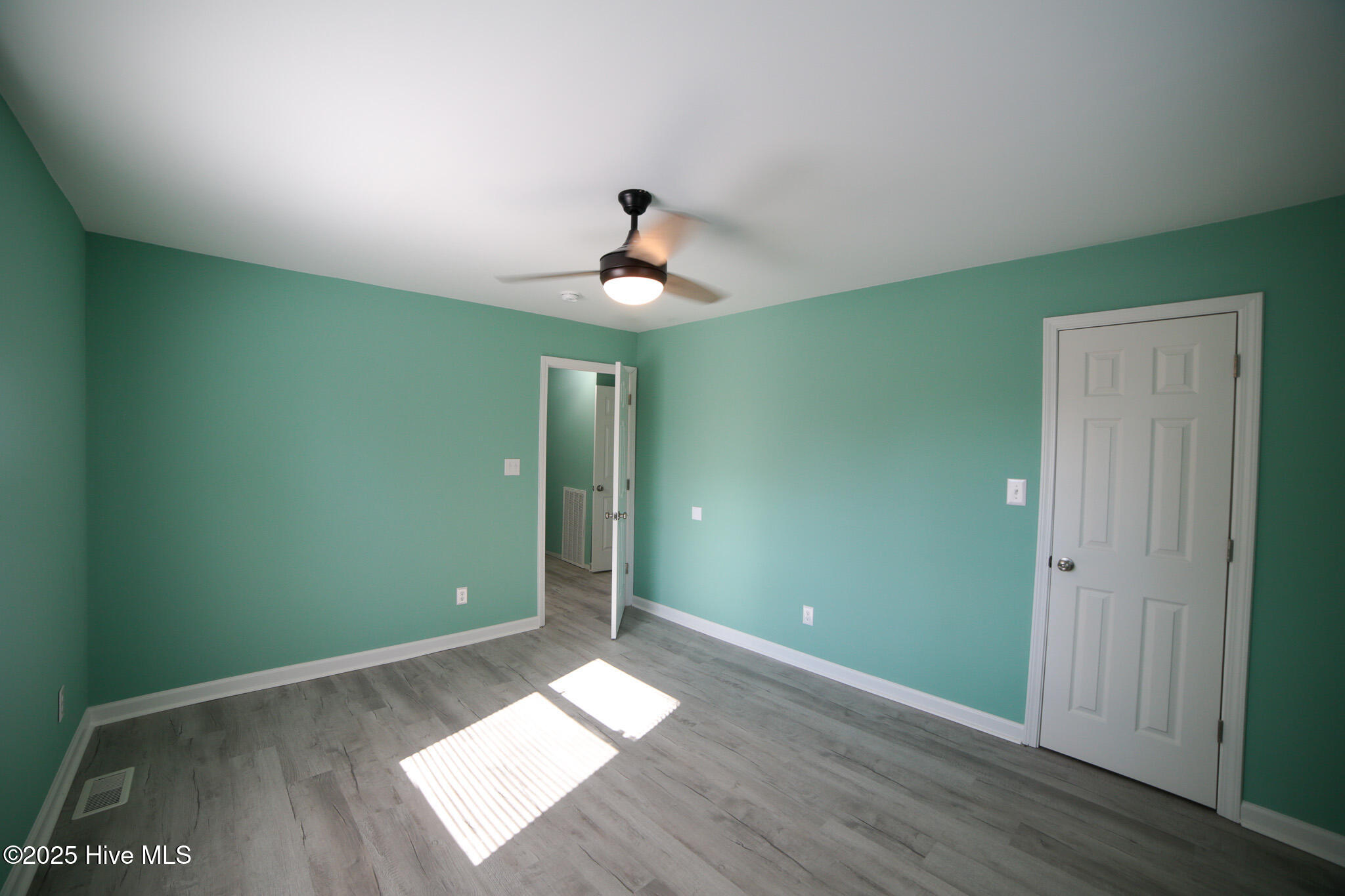 100544584 | Photo 33