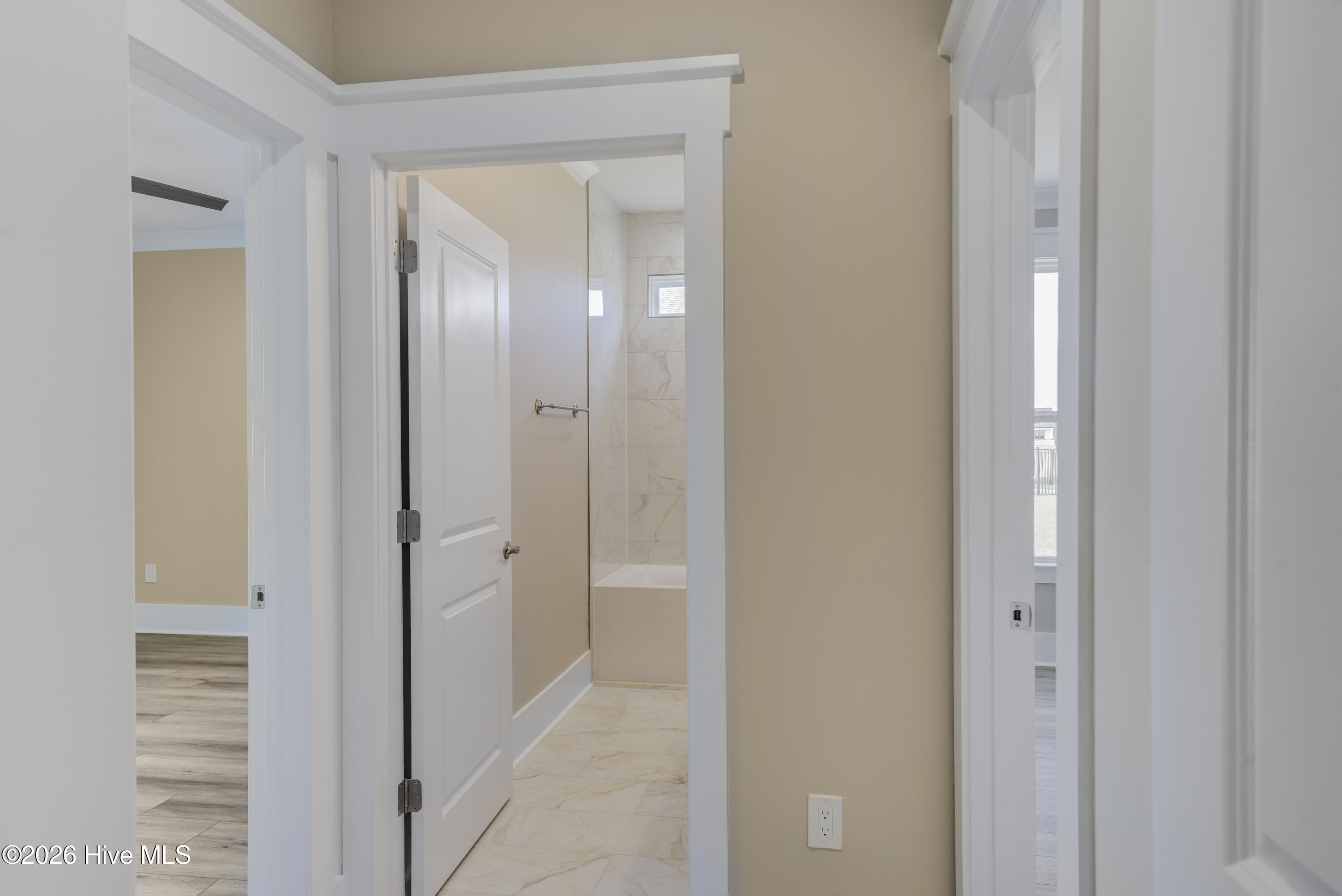 100541947 | Photo 40