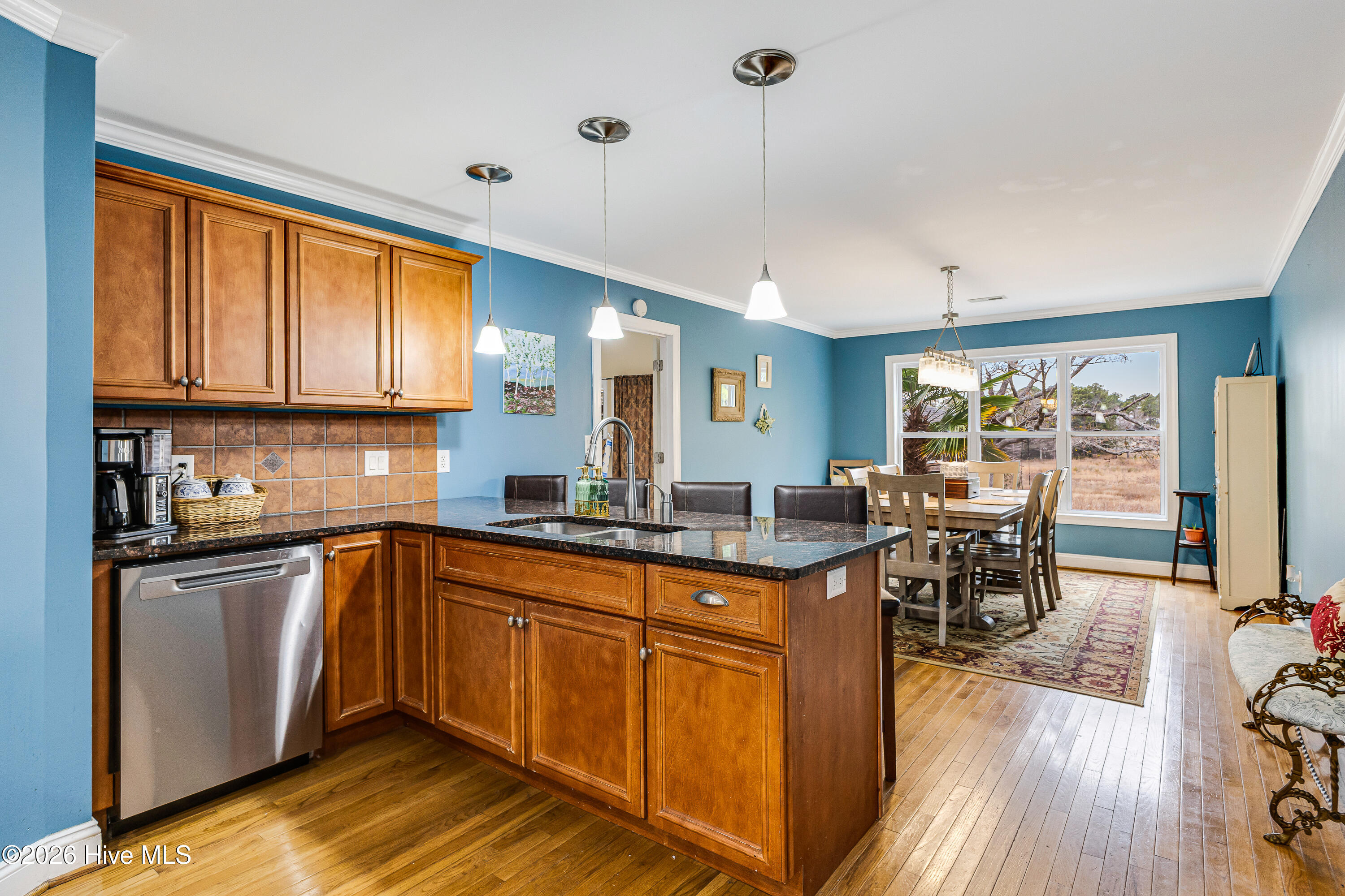 100551120 | Photo 12