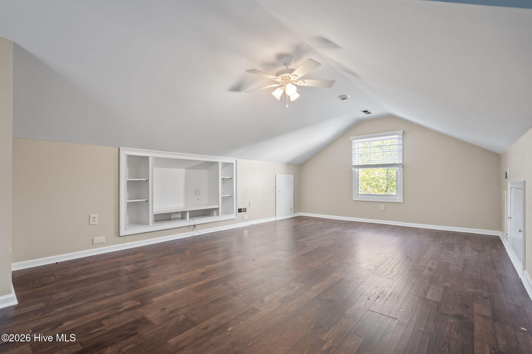 100565239 | Photo 48