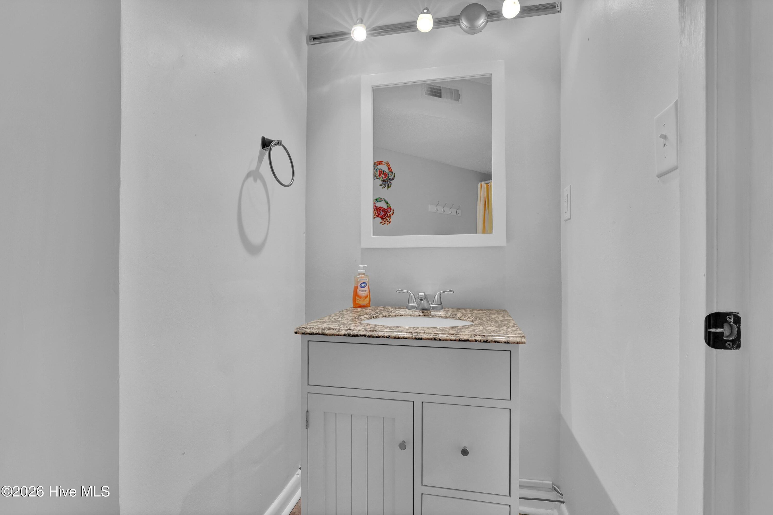 100565249 | Photo 21