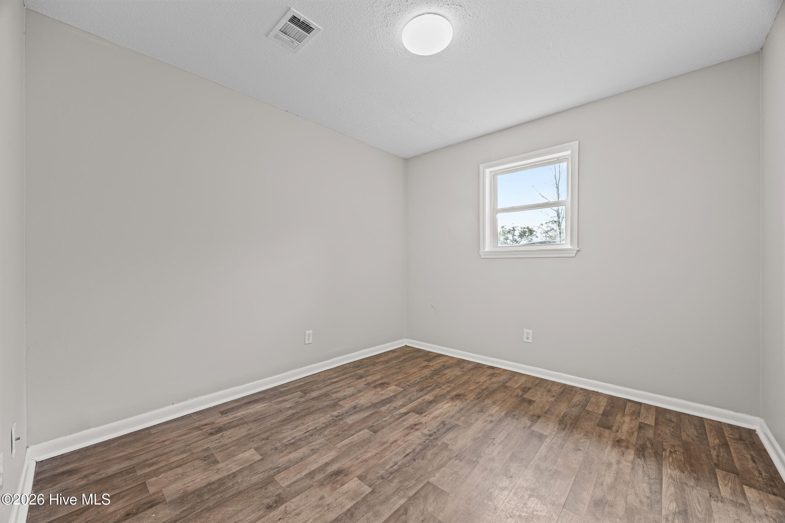 100540773 | Photo 18