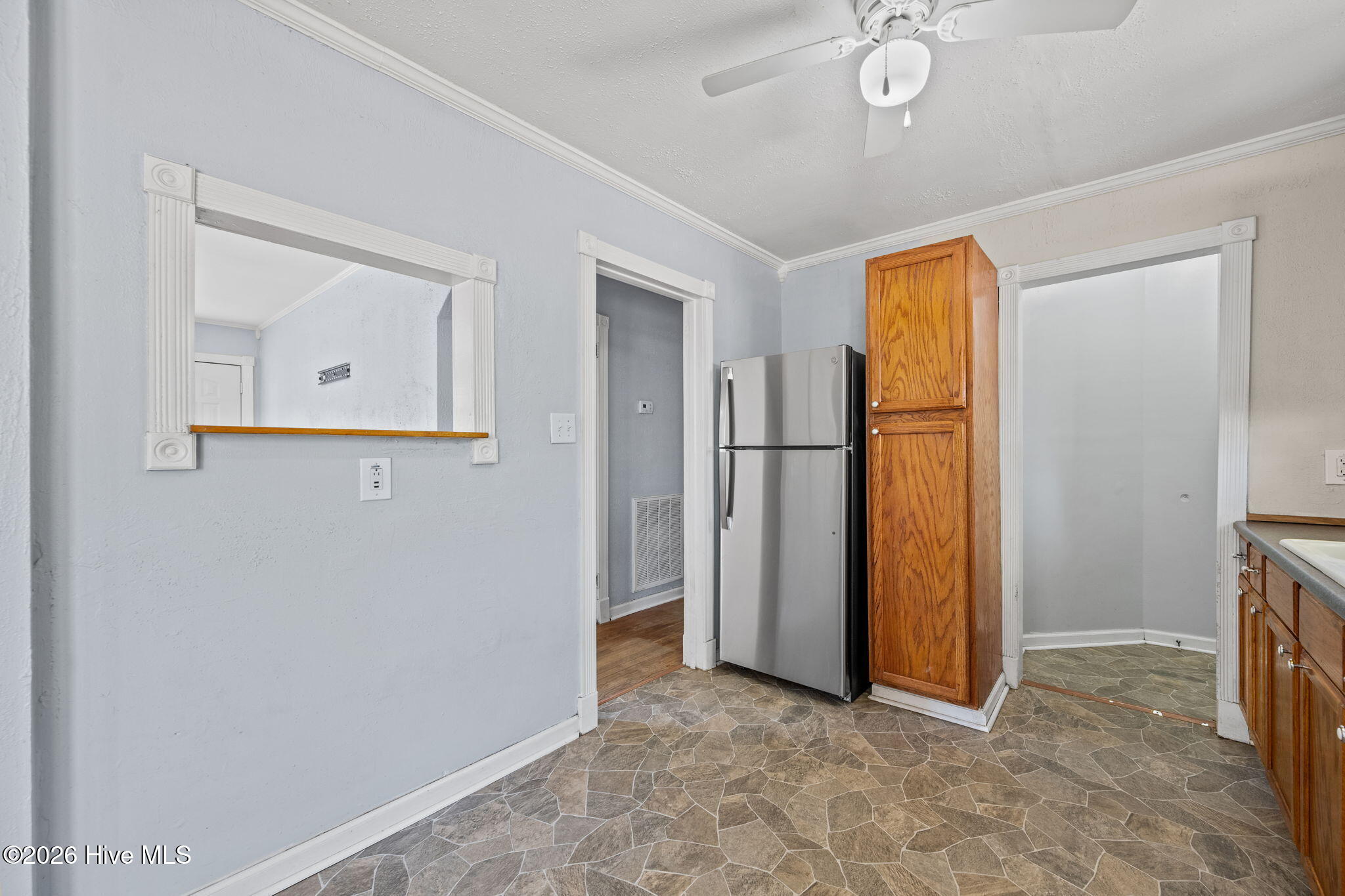 100562753 | Photo 16