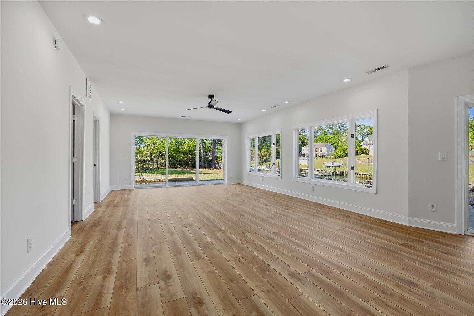 100569224 | Photo 29