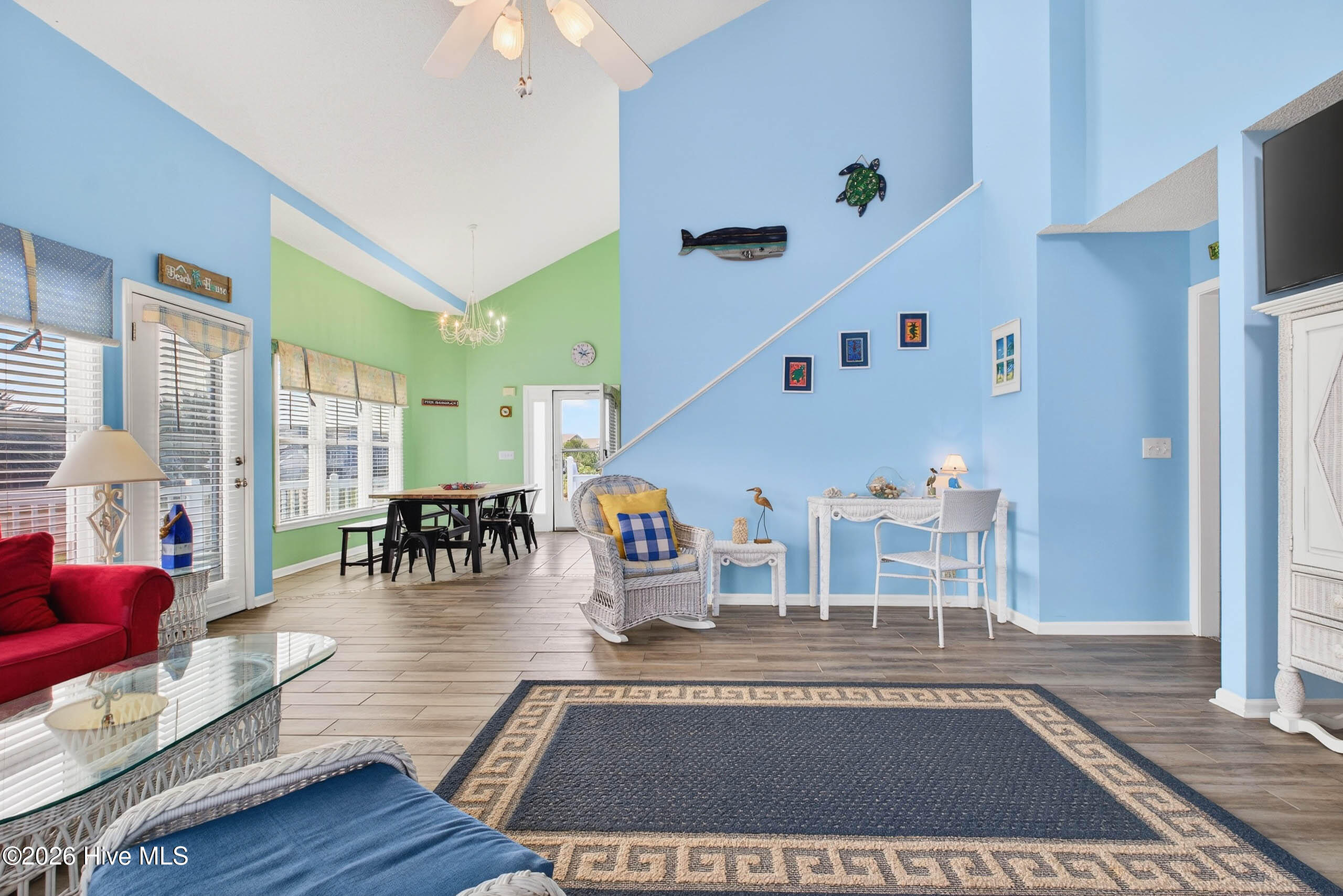 100563035 | Photo 22