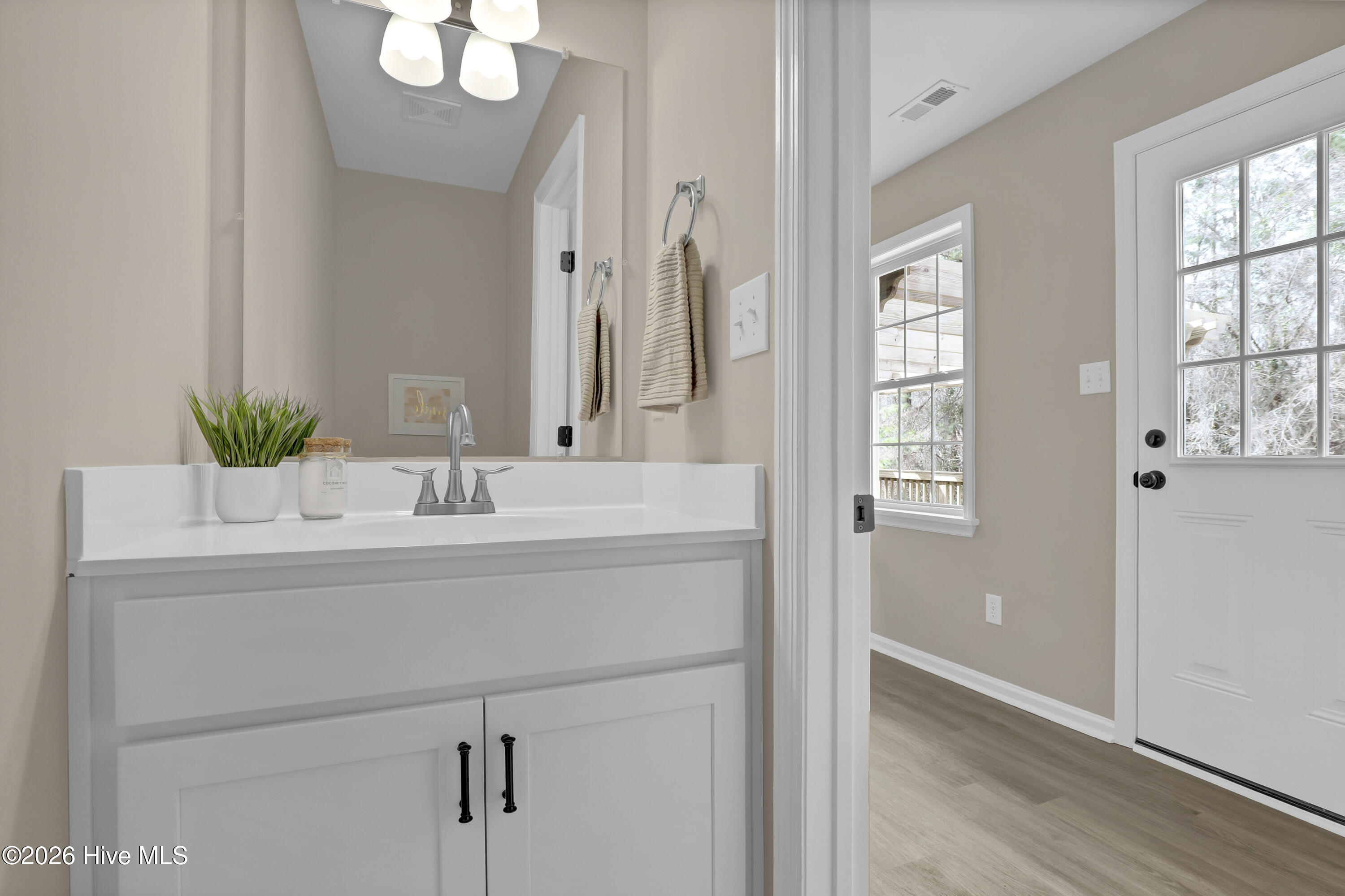 100556973 | Photo 13