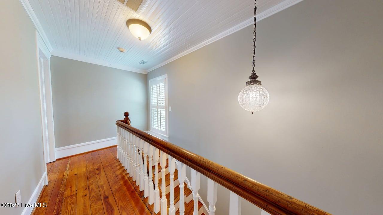 100502870 | Photo 48