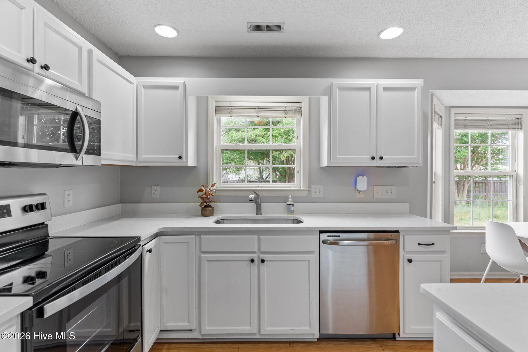 100569339 | Photo 13