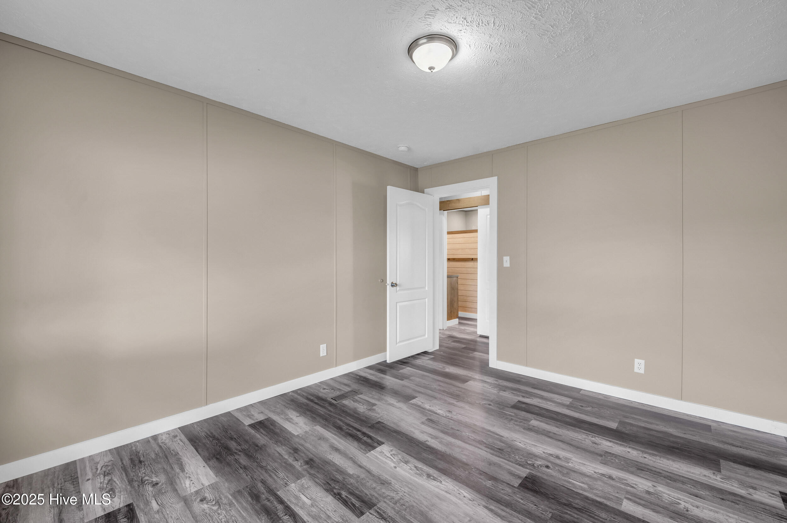 100540708 | Photo 32